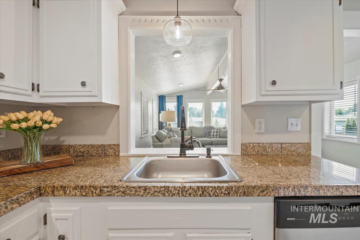 632 N Edgewood Ln, Eagle, Idaho 83616-5314, 4 Bedrooms, 2 Bathrooms, Residential For Sale, Price $569,000, 98950564