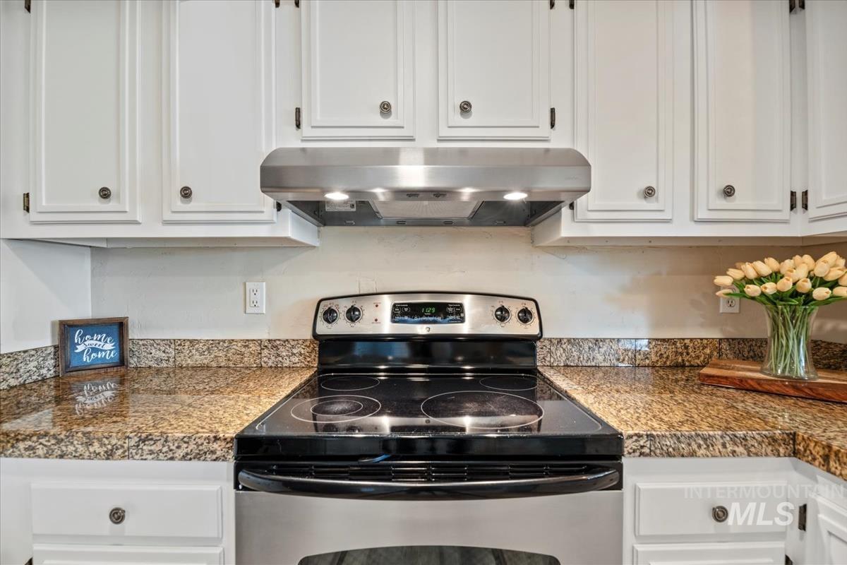 632 N Edgewood Ln, Eagle, Idaho 83616-5314, 4 Bedrooms, 2 Bathrooms, Residential For Sale, Price $569,000, 98950564