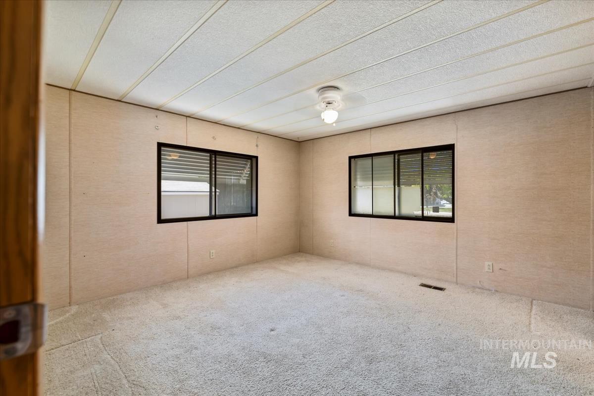 914 N Midland Blvd, Nampa, Idaho 83651, 3 Bedrooms, 2 Bathrooms, Residential For Sale, Price $114,900, 98950625