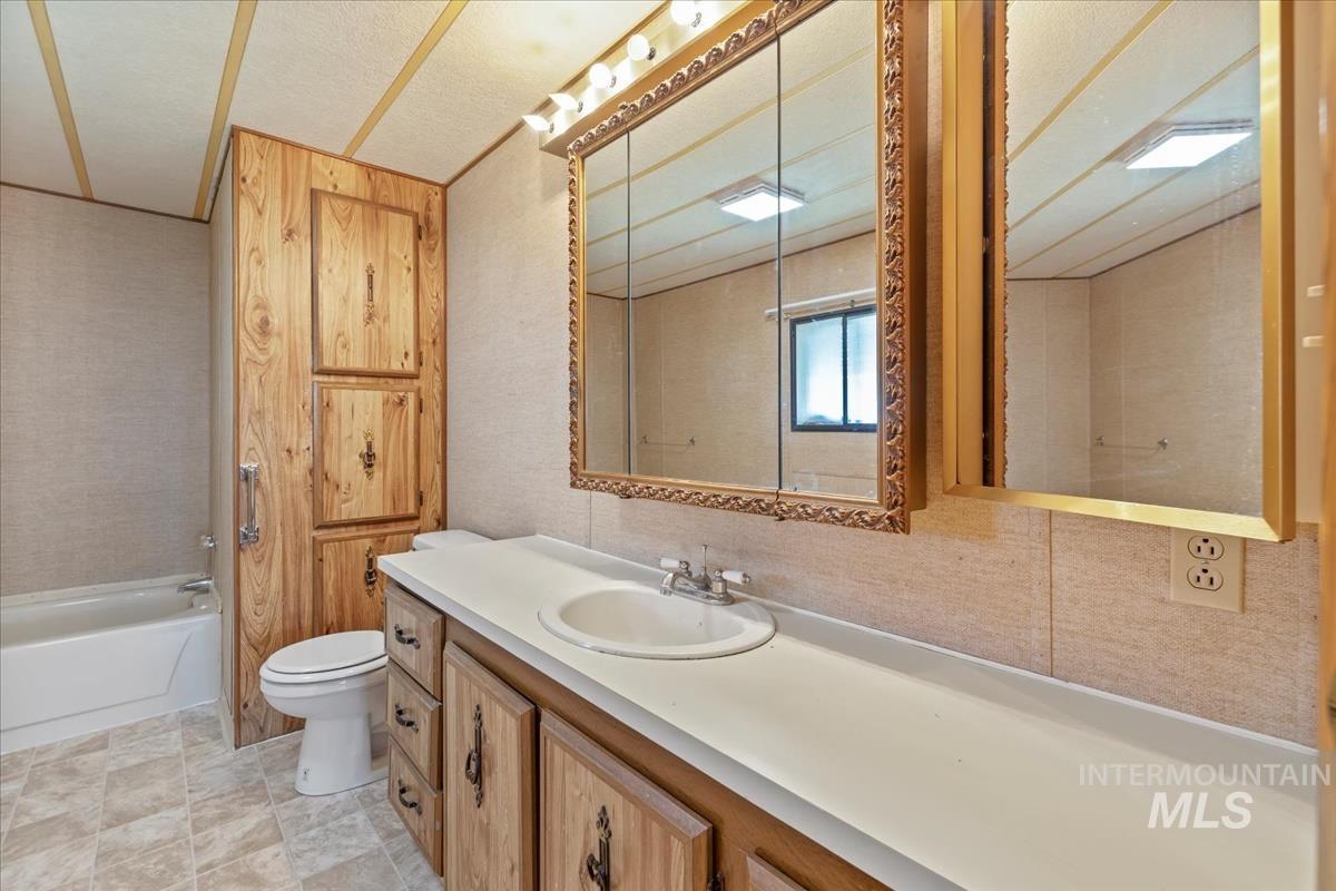 914 N Midland Blvd, Nampa, Idaho 83651, 3 Bedrooms, 2 Bathrooms, Residential For Sale, Price $114,900, 98950625