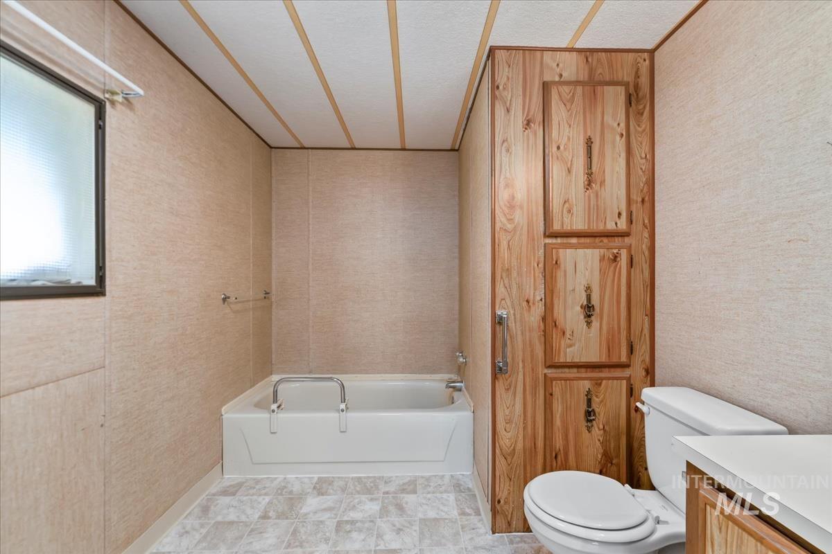 914 N Midland Blvd, Nampa, Idaho 83651, 3 Bedrooms, 2 Bathrooms, Residential For Sale, Price $114,900, 98950625