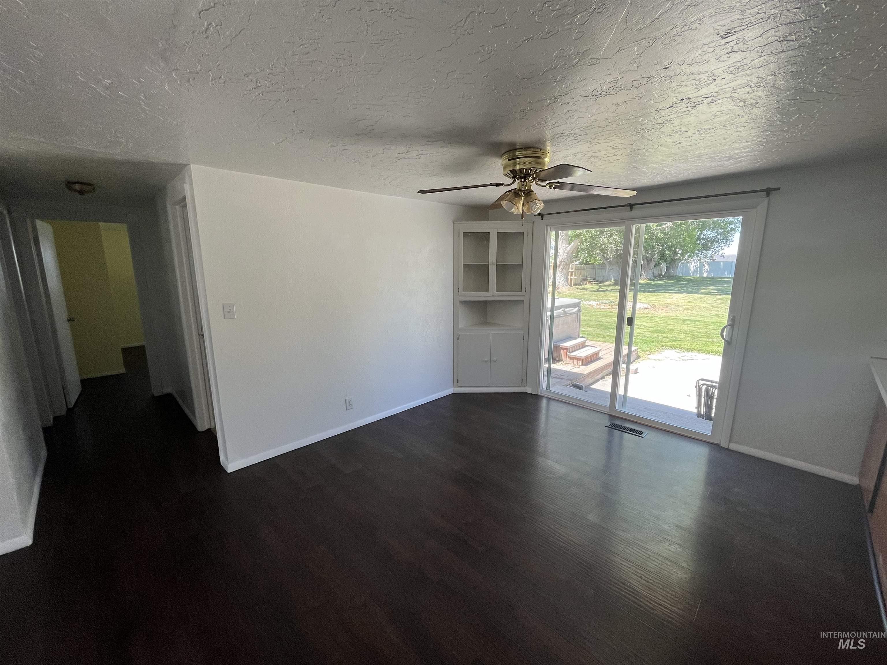 3073 Vickie Lane, Twin Falls, Idaho 83301, 3 Bedrooms, 2 Bathrooms, Residential For Sale, Price $440,000,MLS 98950652