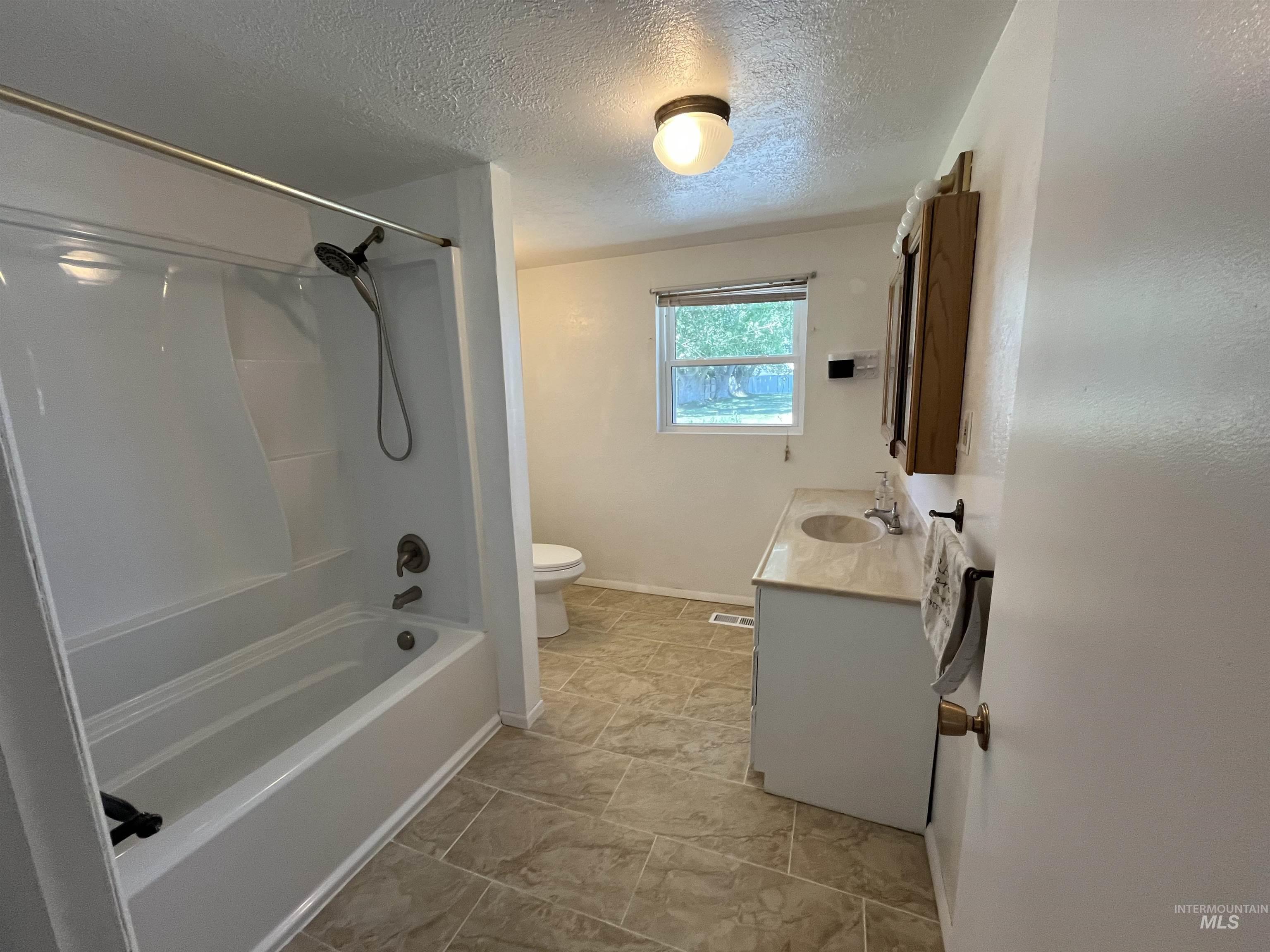 3073 Vickie Lane, Twin Falls, Idaho 83301, 3 Bedrooms, 2 Bathrooms, Residential For Sale, Price $440,000,MLS 98950652