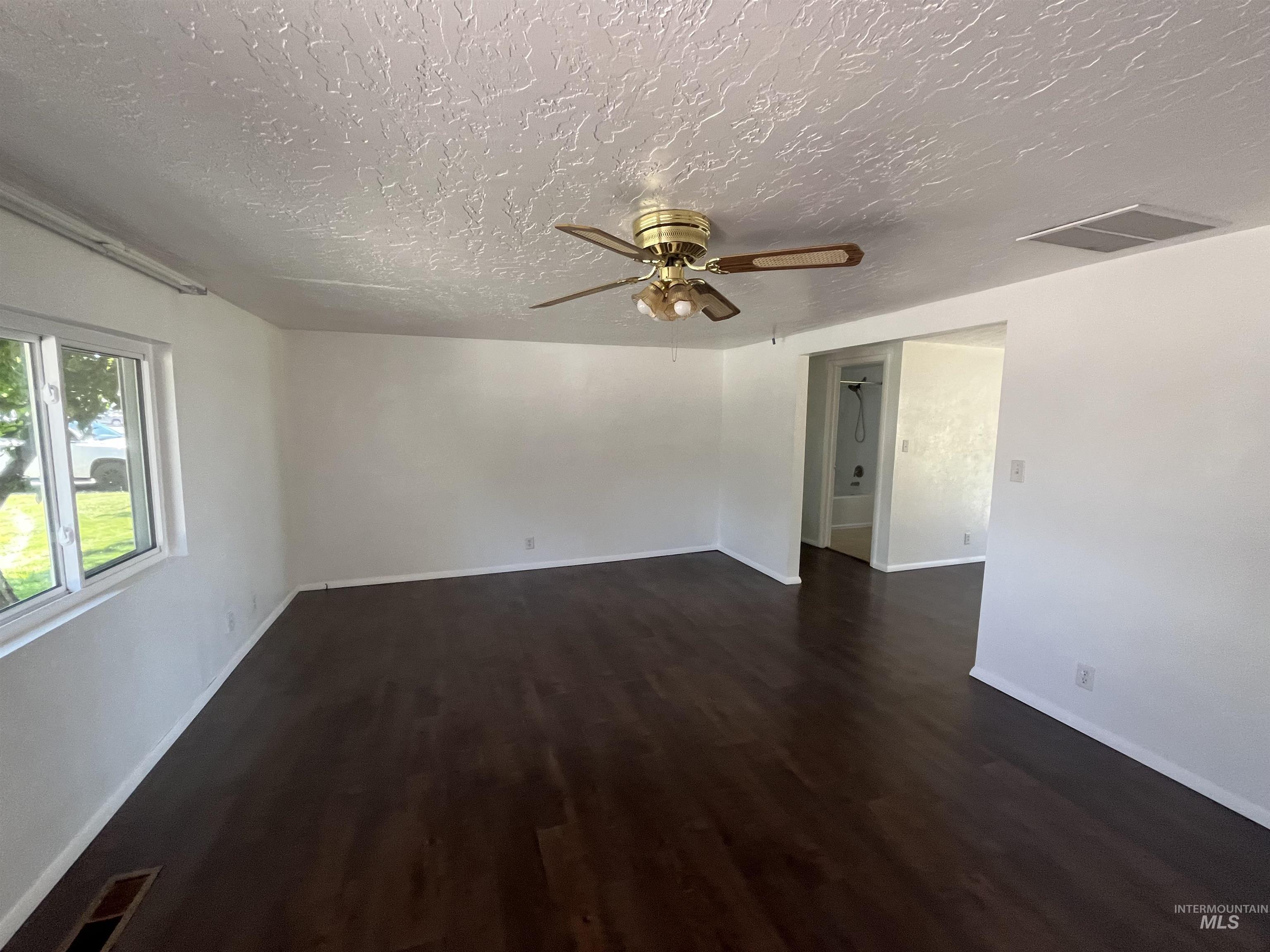 3073 Vickie Lane, Twin Falls, Idaho 83301, 3 Bedrooms, 2 Bathrooms, Residential For Sale, Price $440,000,MLS 98950652