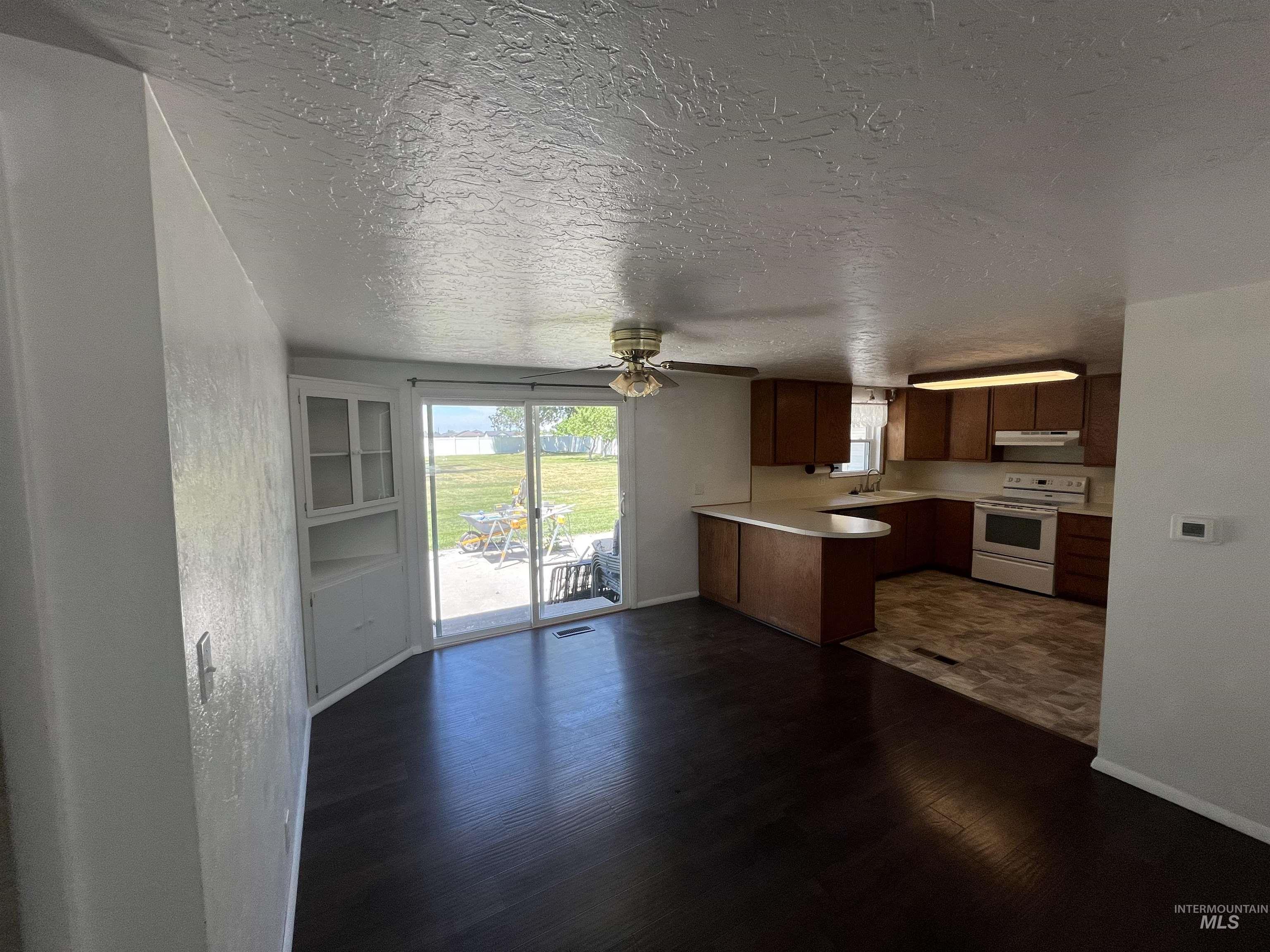 3073 Vickie Lane, Twin Falls, Idaho 83301, 3 Bedrooms, 2 Bathrooms, Residential For Sale, Price $440,000,MLS 98950652