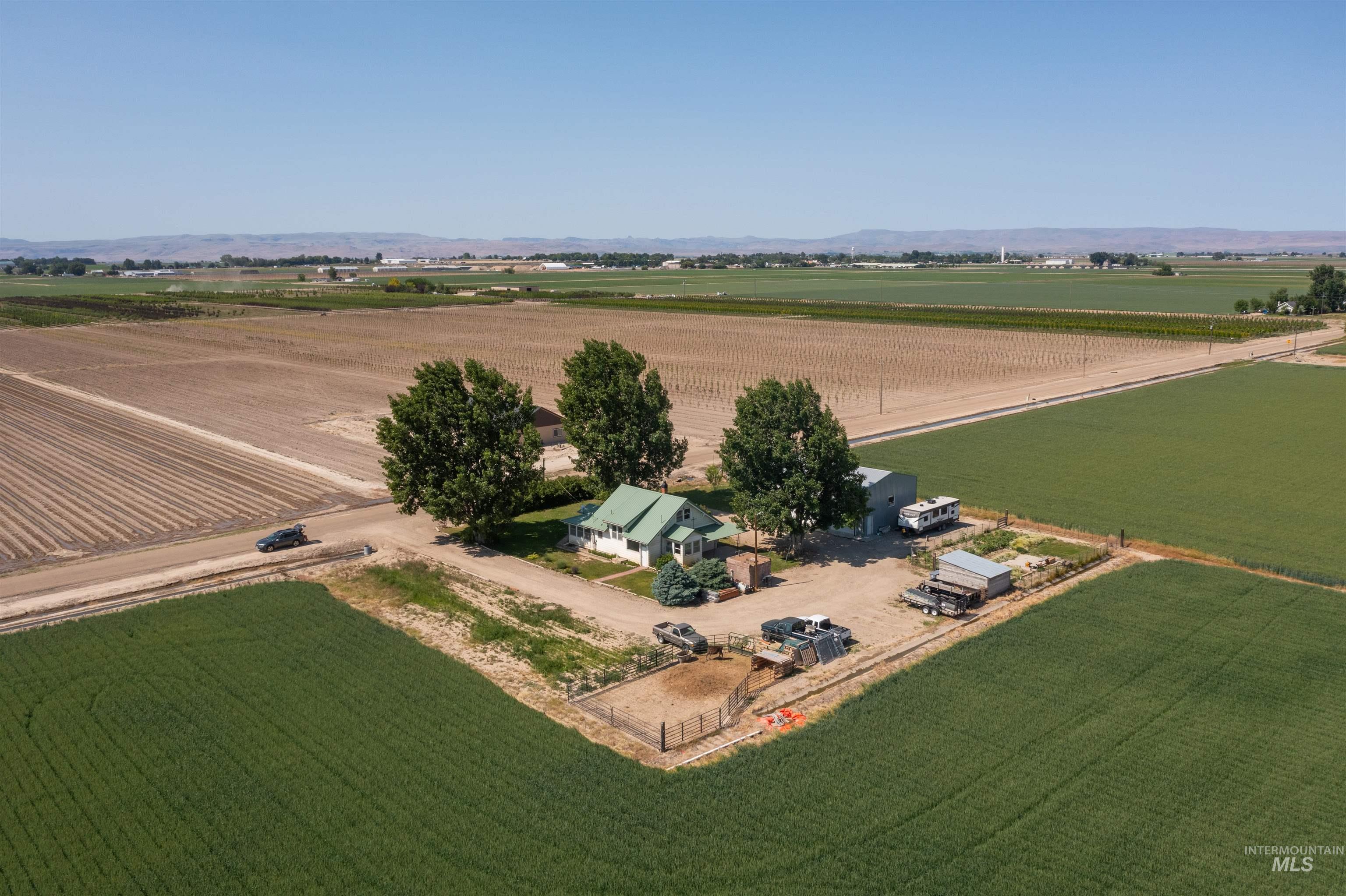 24722 Red top Rd., Wilder, Idaho 83676, 5 Bedrooms, 2 Bathrooms, Residential For Sale, Price $455,000,MLS 98950671