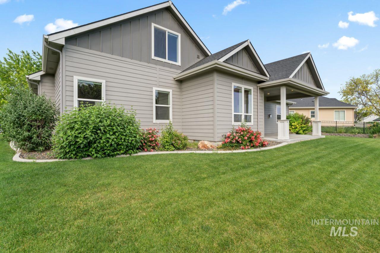 12462 S Sunrise Mist Loop, Nampa, Idaho 83686-5463, 4 Bedrooms, 3 Bathrooms, Residential For Sale, Price $625,000,MLS 98950672