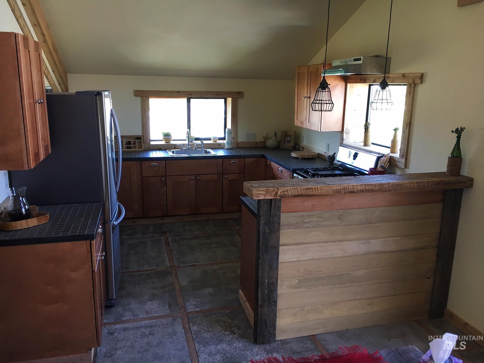 113 W Poplar, Fairfield, Idaho 83327, 2 Bedrooms, Business/Commercial For Sale, Price $310,000, 98950692