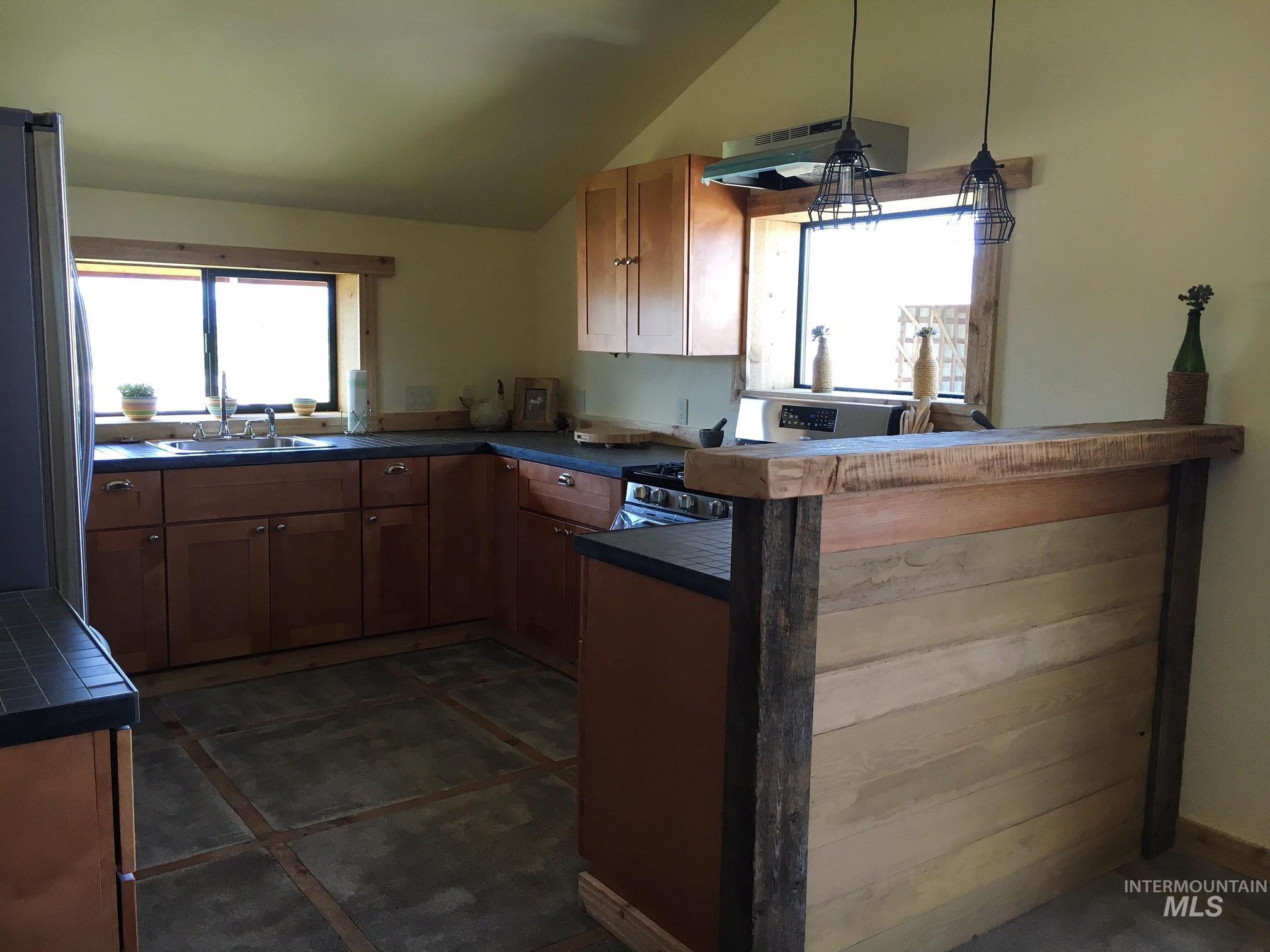 113 W Poplar, Fairfield, Idaho 83327, 2 Bedrooms, Business/Commercial For Sale, Price $310,000, 98950692