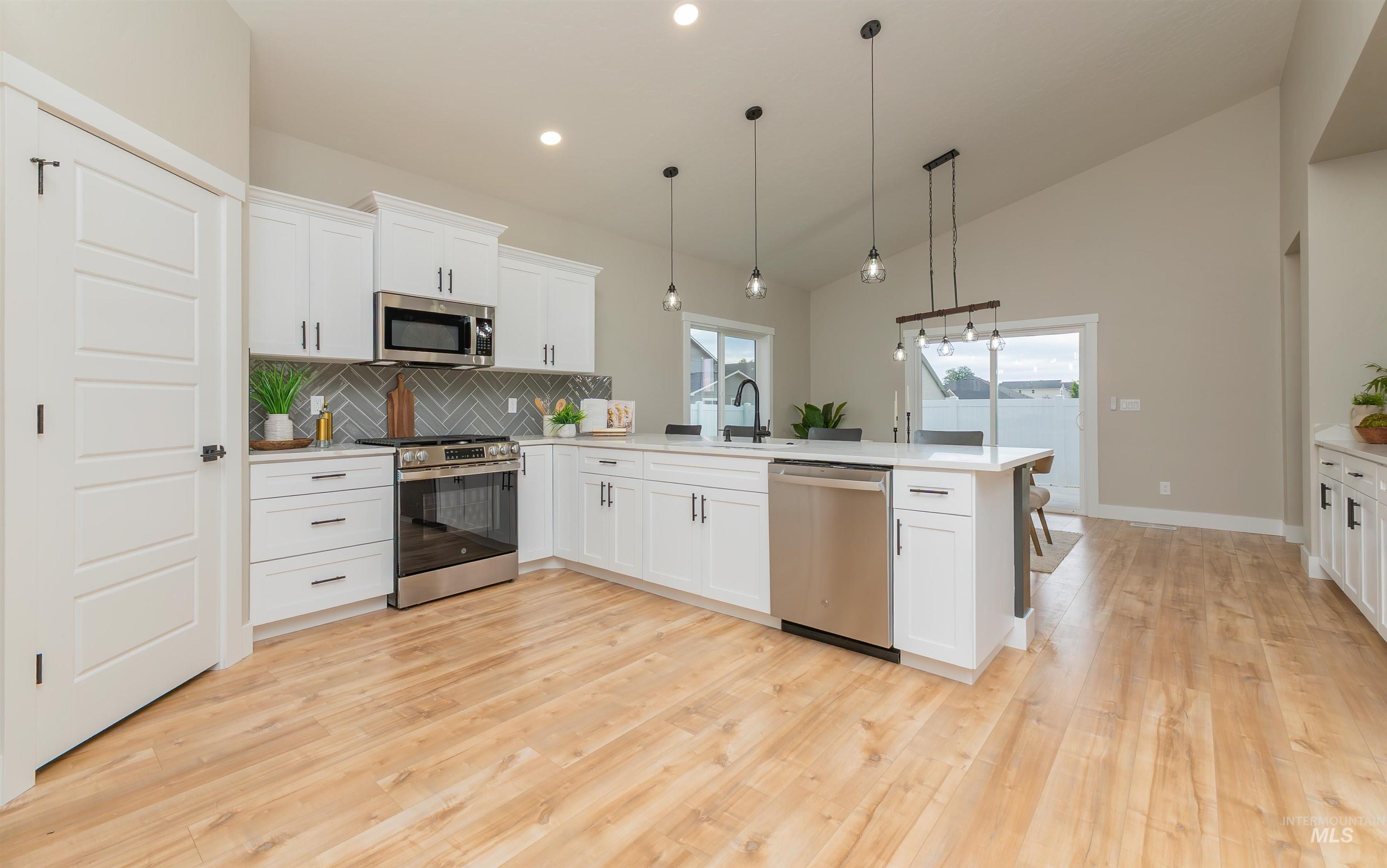 2125 Oxon St, Caldwell, Idaho 83605, 3 Bedrooms, 2.5 Bathrooms, Residential For Sale, Price $425,000, 98950715