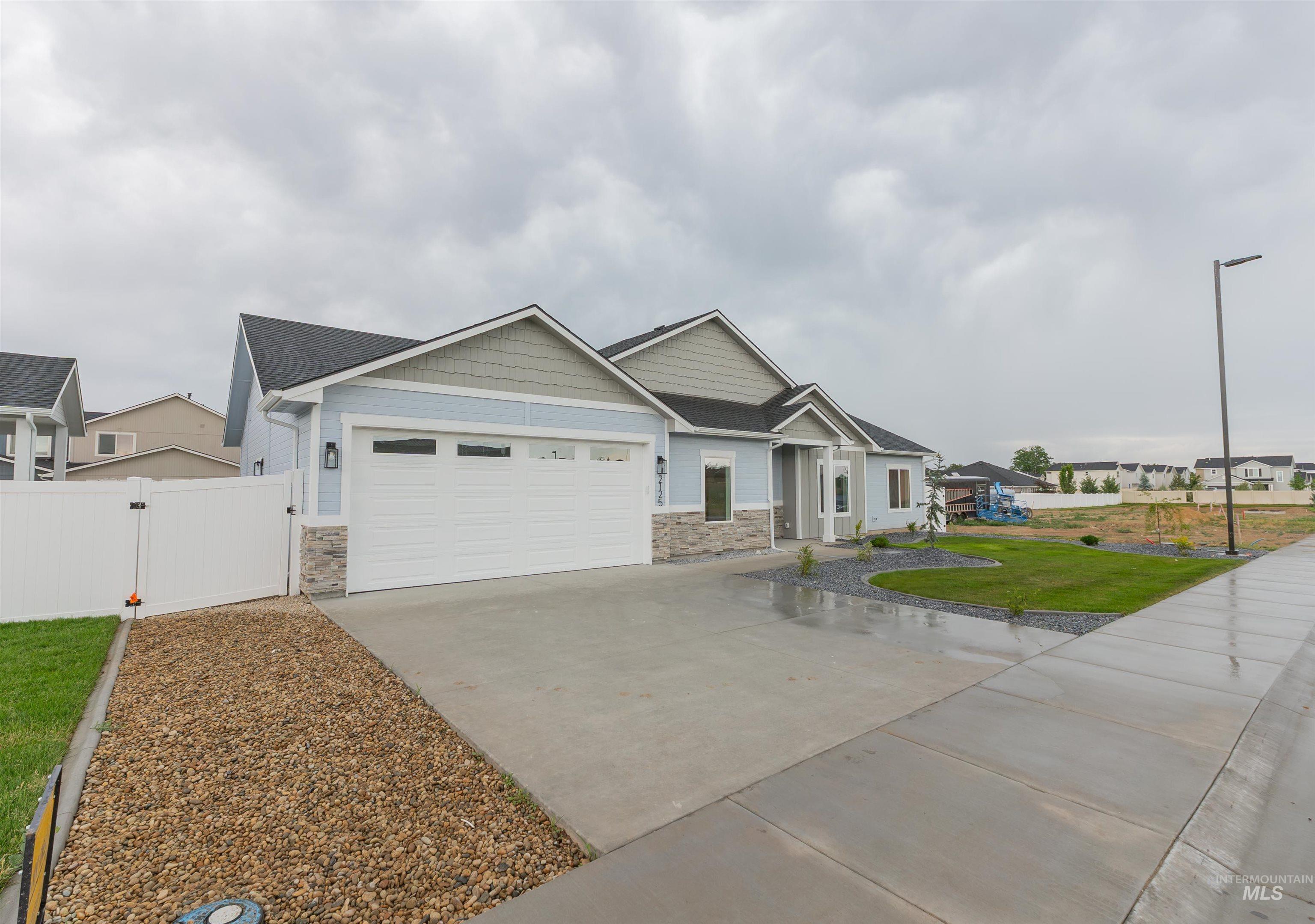 2125 Oxon St, Caldwell, Idaho 83605, 3 Bedrooms, 2.5 Bathrooms, Residential For Sale, Price $425,000, 98950715