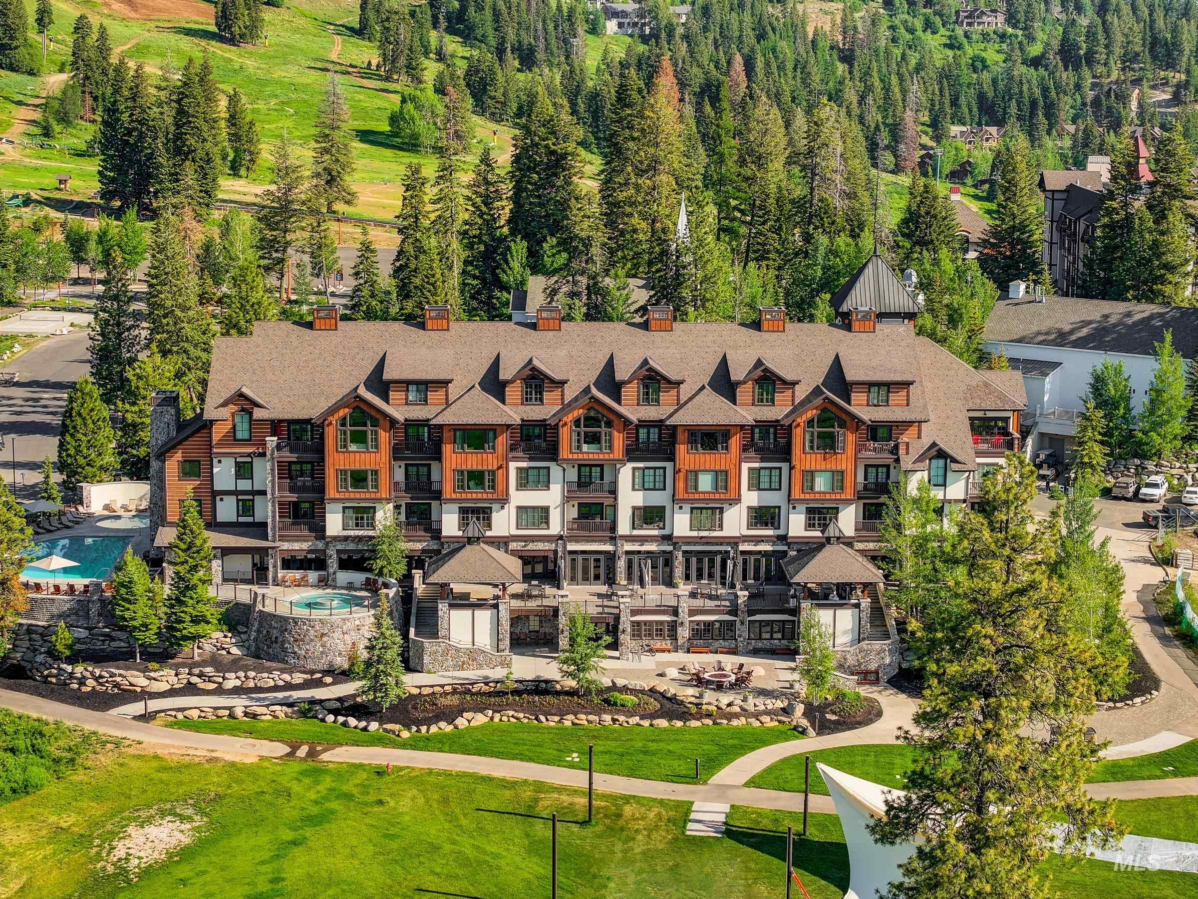 75 Arling Center Court, Donnelly, Idaho 83615, 2 Bedrooms, 2 Bathrooms, Residential For Sale, Price $1,195,000, 98950745