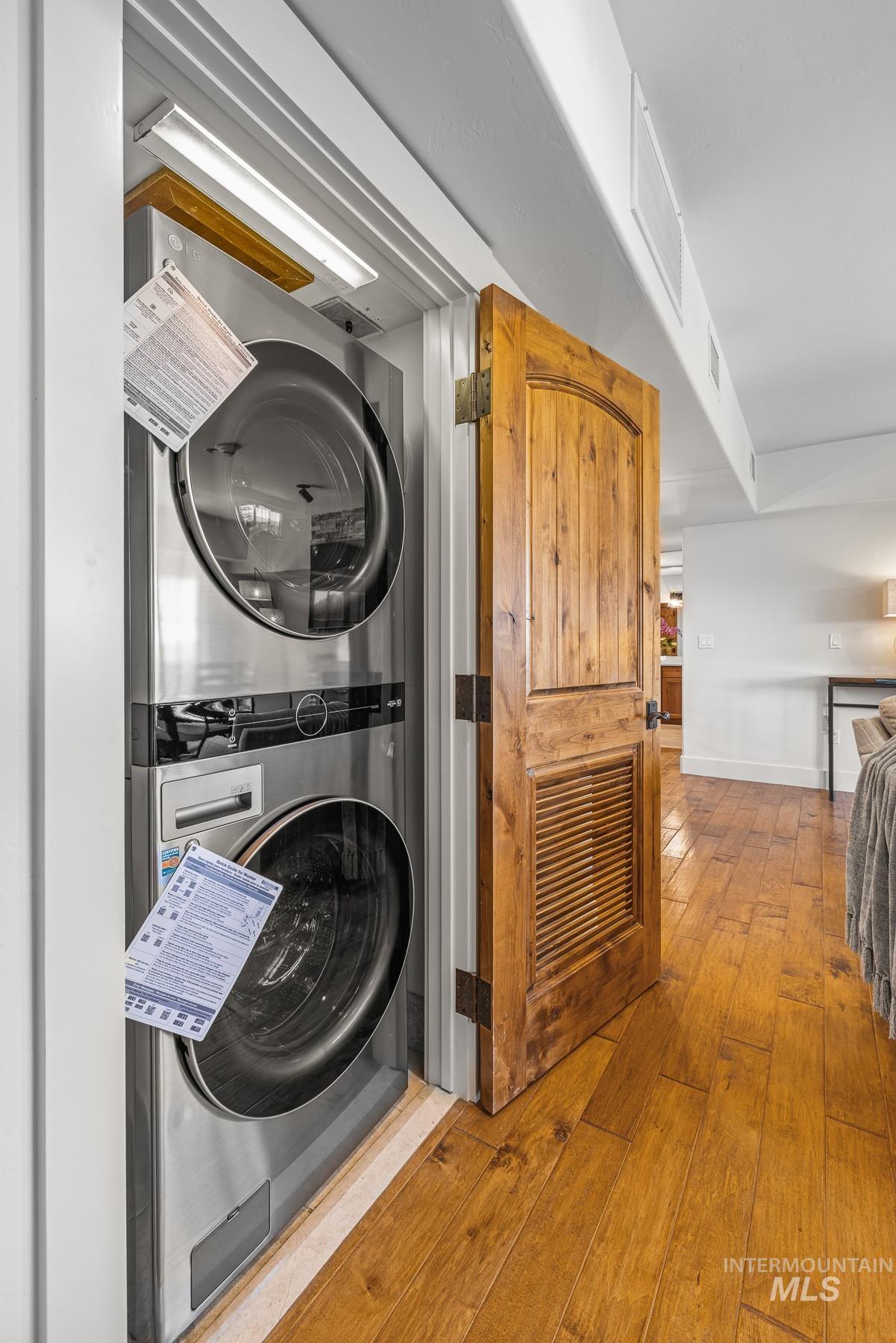 75 Arling Center Court, Donnelly, Idaho 83615, 2 Bedrooms, 2 Bathrooms, Residential For Sale, Price $1,195,000, 98950745