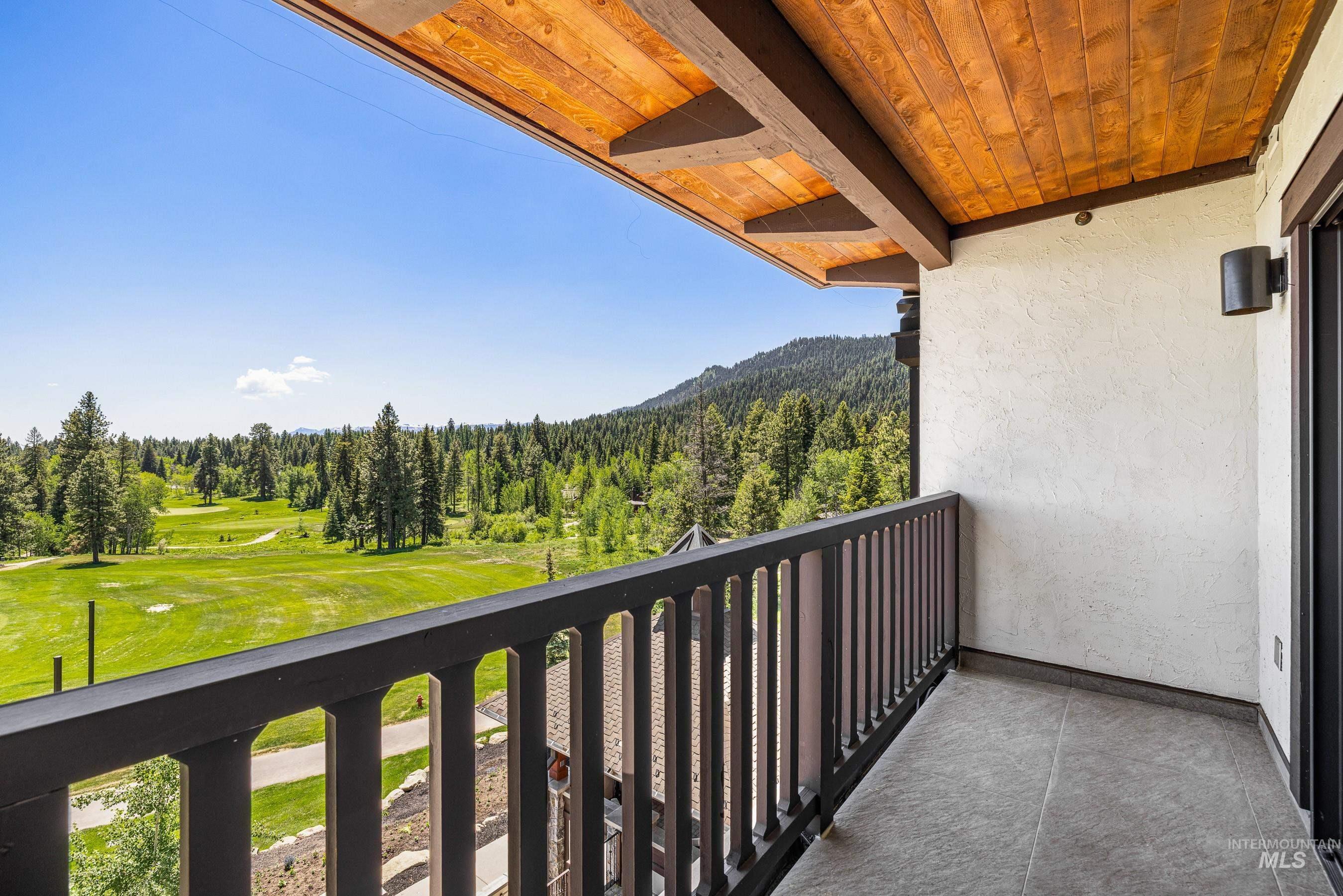 75 Arling Center Court, Donnelly, Idaho 83615, 2 Bedrooms, 2 Bathrooms, Residential For Sale, Price $1,195,000, 98950745