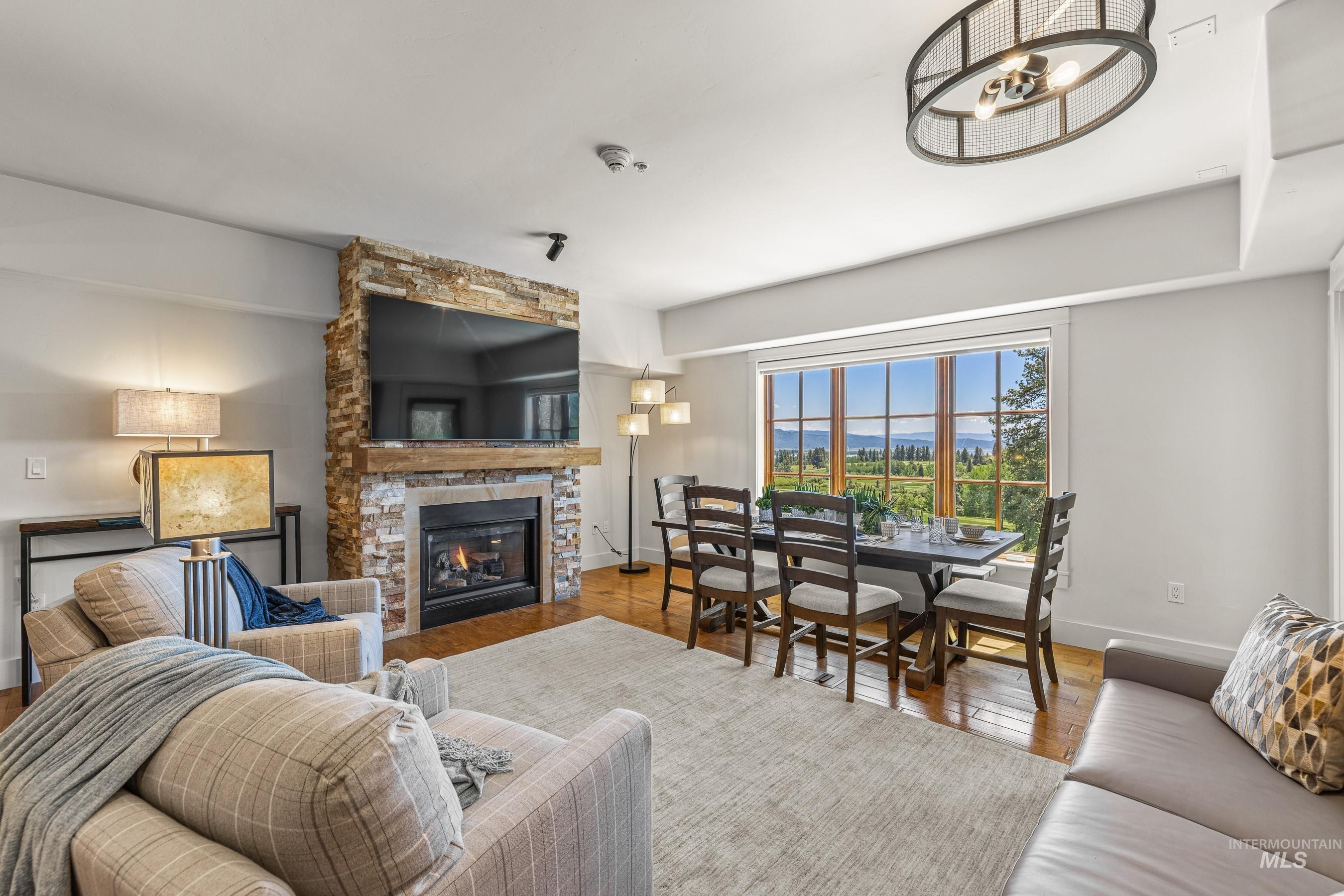 75 Arling Center Court, Donnelly, Idaho 83615, 2 Bedrooms, 2 Bathrooms, Residential For Sale, Price $1,195,000, 98950745