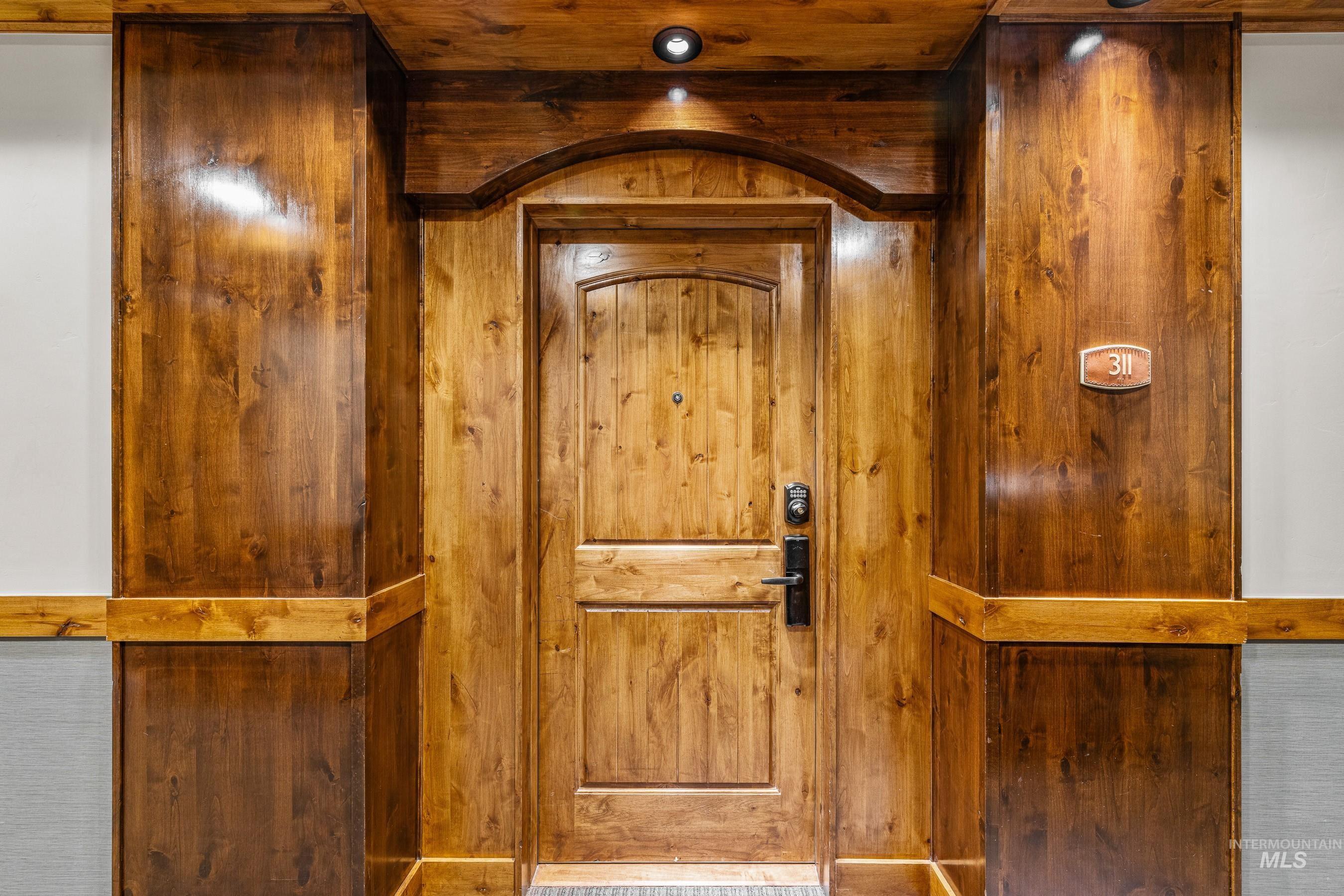 75 Arling Center Court, Donnelly, Idaho 83615, 2 Bedrooms, 2 Bathrooms, Residential For Sale, Price $1,195,000, 98950745