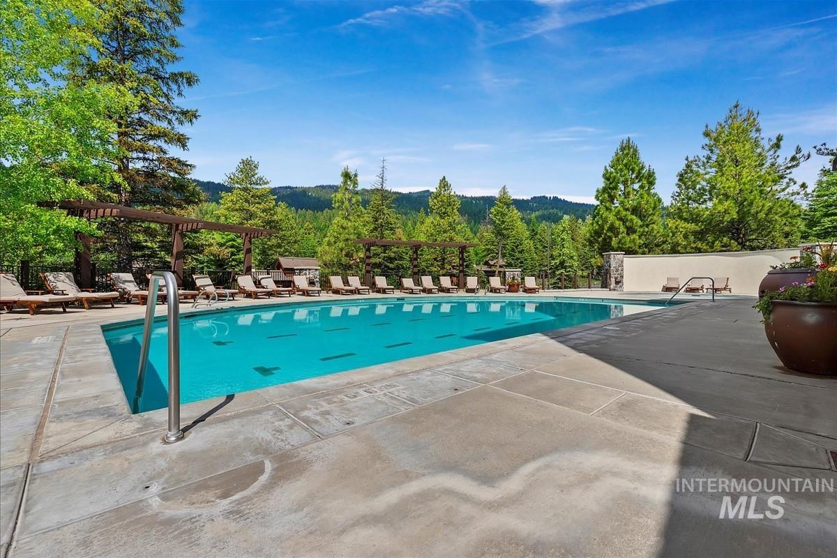 75 Arling Center Court, Donnelly, Idaho 83615, 2 Bedrooms, 2 Bathrooms, Residential For Sale, Price $1,195,000, 98950745