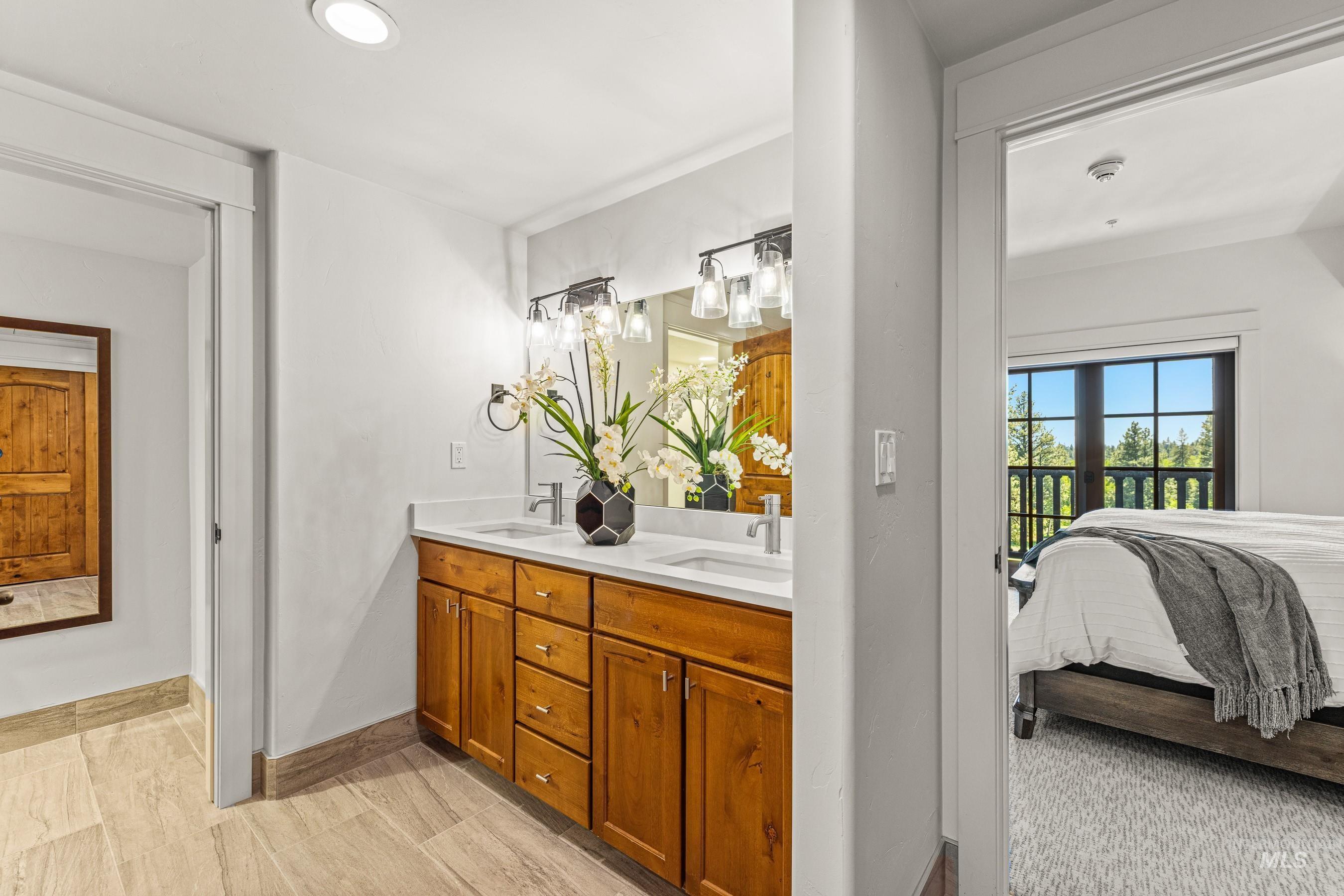 75 Arling Center Court, Donnelly, Idaho 83615, 2 Bedrooms, 2 Bathrooms, Residential For Sale, Price $1,195,000, 98950745