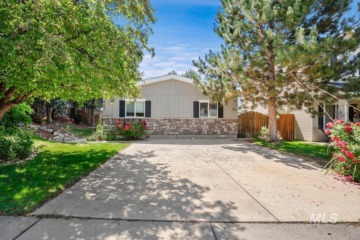 4591 S Trails End Ln, Boise, Idaho 83716, 3 Bedrooms, 2 Bathrooms, Residential For Sale, Price $349,999,MLS 98950773