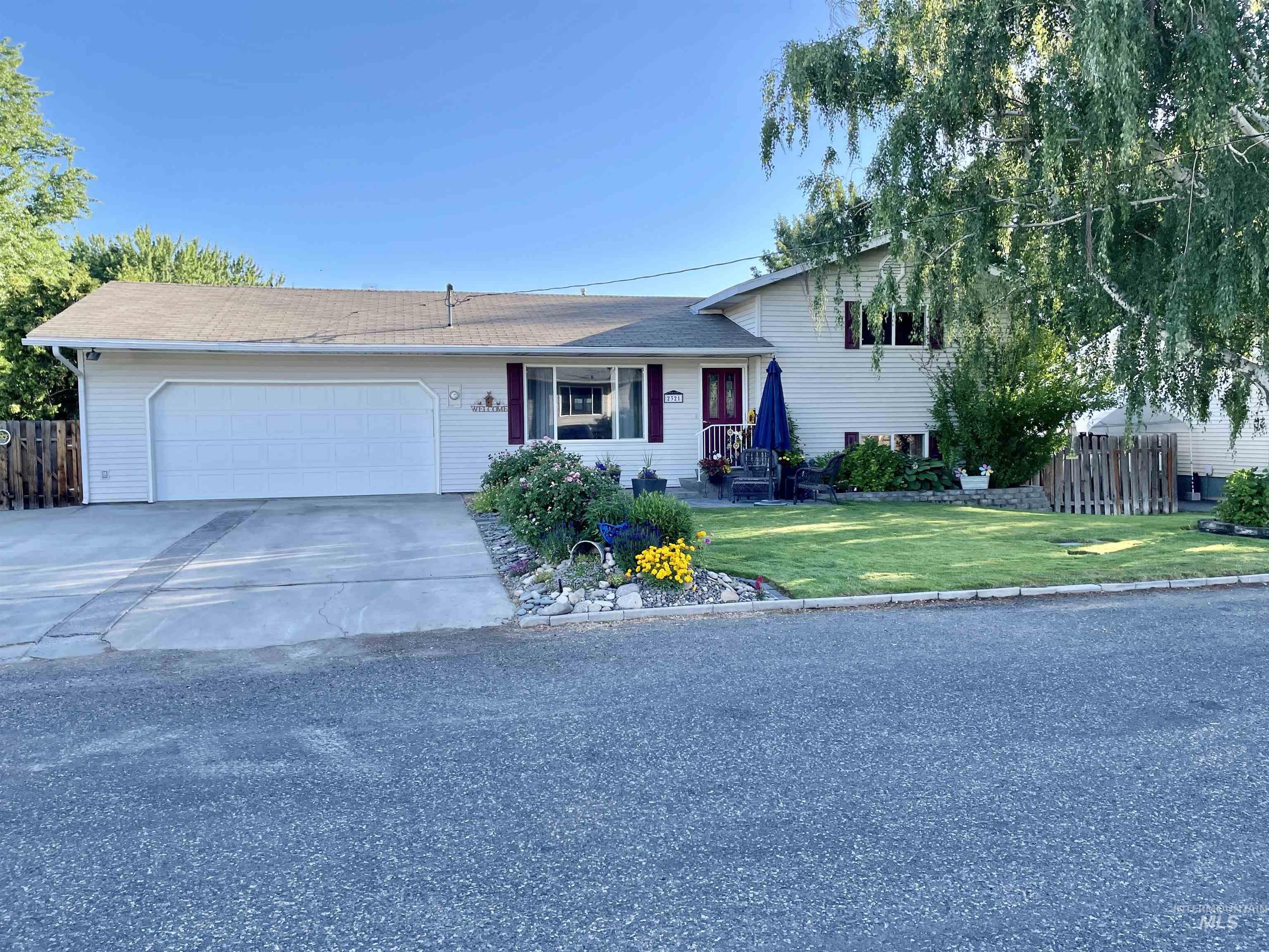 2321 Rolling Hills Dr., Clarkston, Washington 99403, 4 Bedrooms, 2 Bathrooms, Residential For Sale, Price $439,000, 98950784