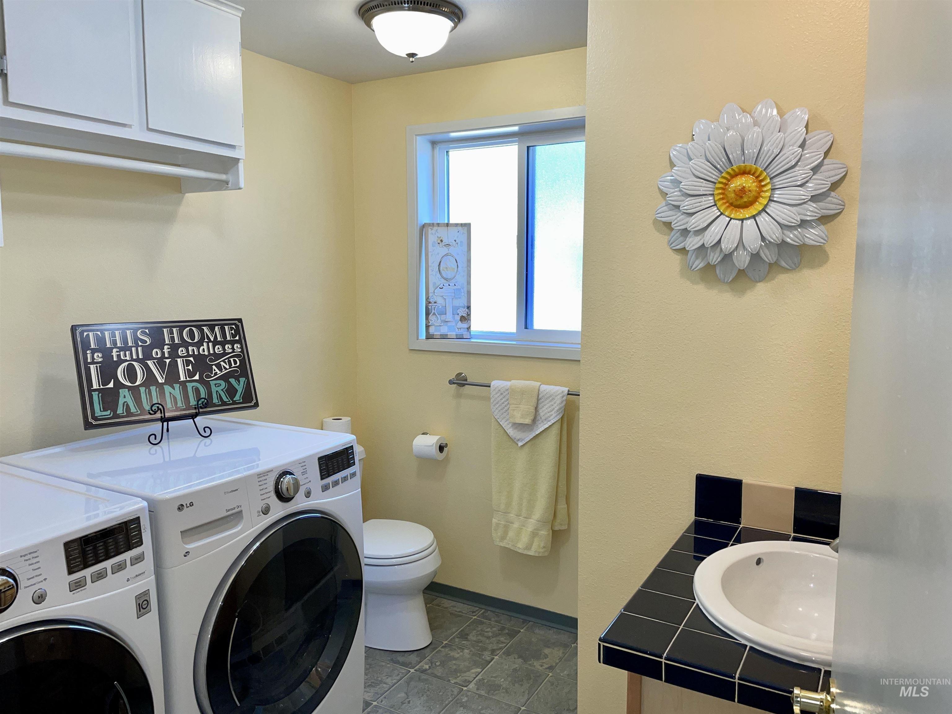 2321 Rolling Hills Dr., Clarkston, Washington 99403, 4 Bedrooms, 2 Bathrooms, Residential For Sale, Price $439,000, 98950784