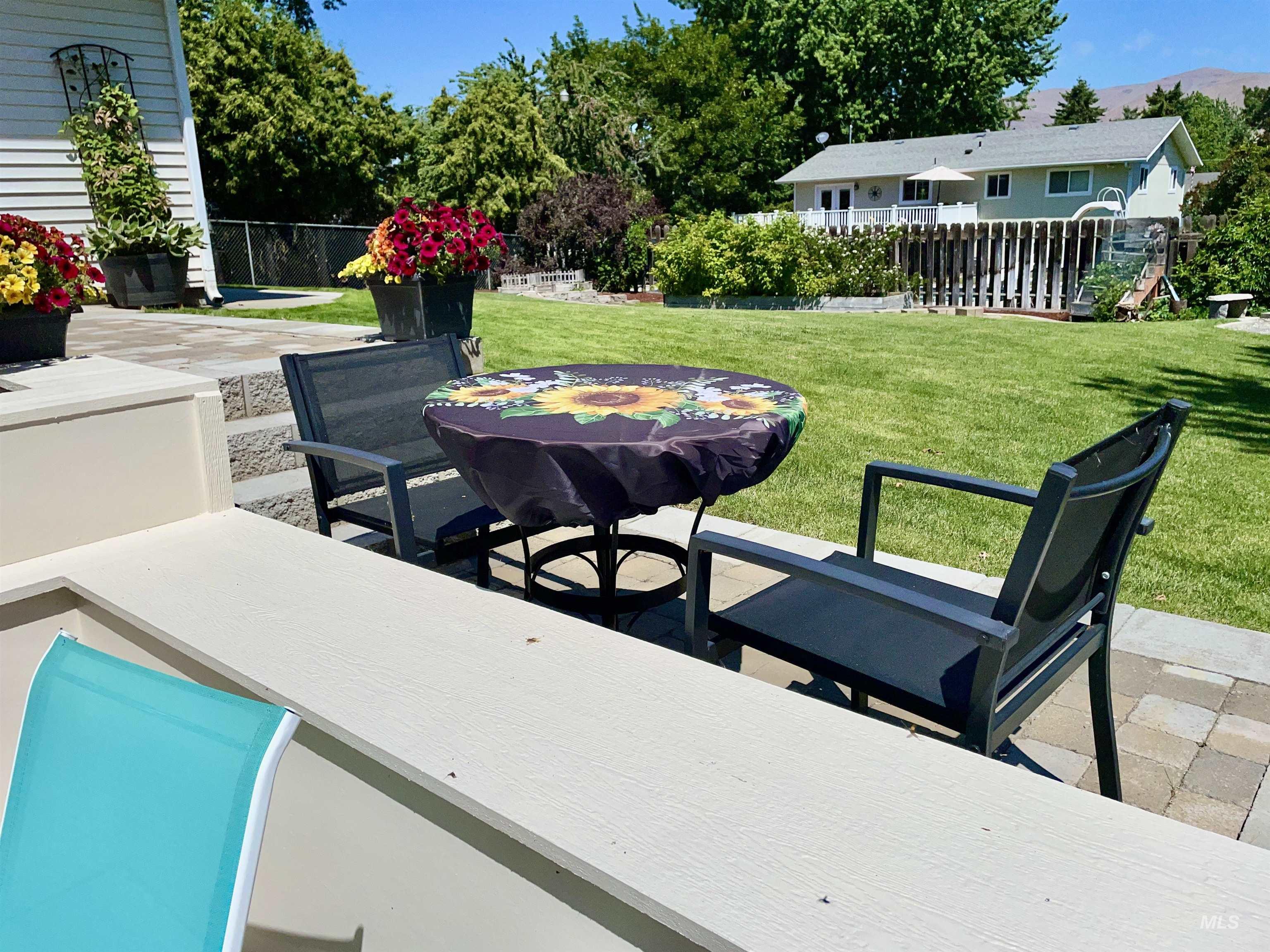 2321 Rolling Hills Dr., Clarkston, Washington 99403, 4 Bedrooms, 2 Bathrooms, Residential For Sale, Price $439,000, 98950784