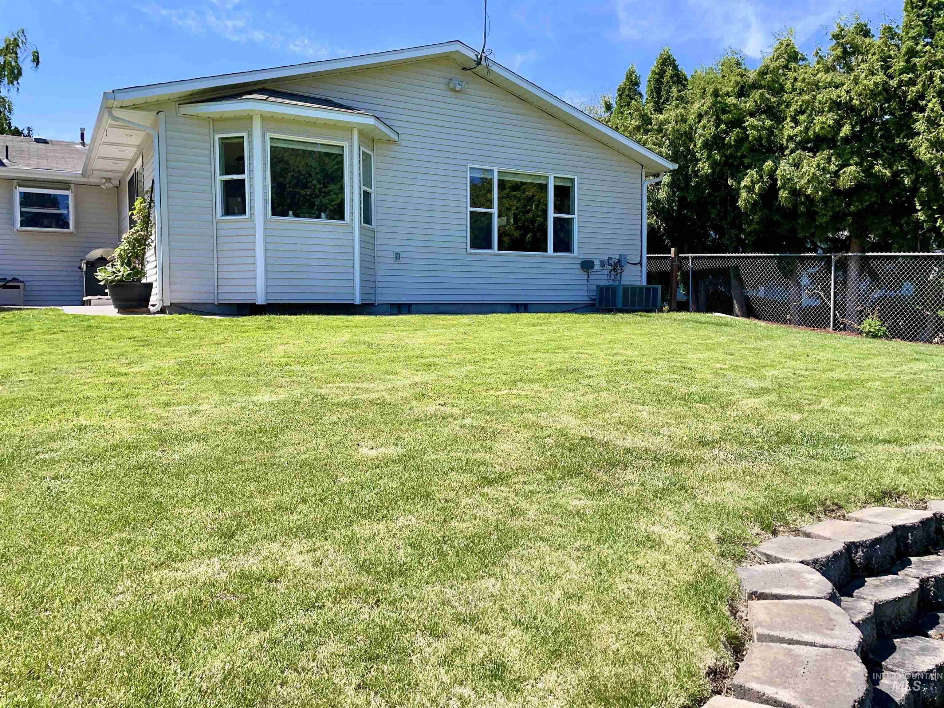 2321 Rolling Hills Dr., Clarkston, Washington 99403, 4 Bedrooms, 2 Bathrooms, Residential For Sale, Price $439,000, 98950784