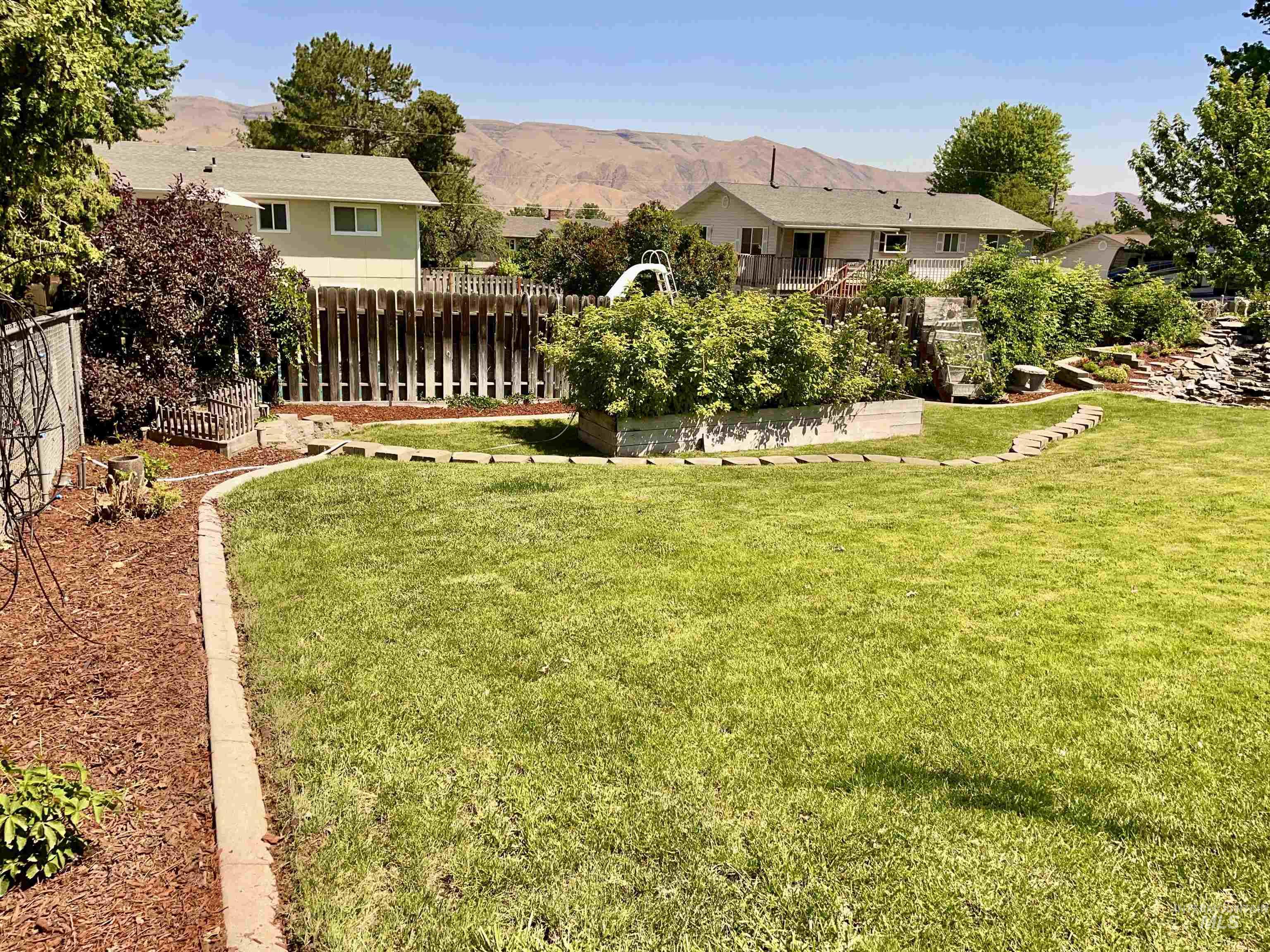 2321 Rolling Hills Dr., Clarkston, Washington 99403, 4 Bedrooms, 2 Bathrooms, Residential For Sale, Price $439,000, 98950784