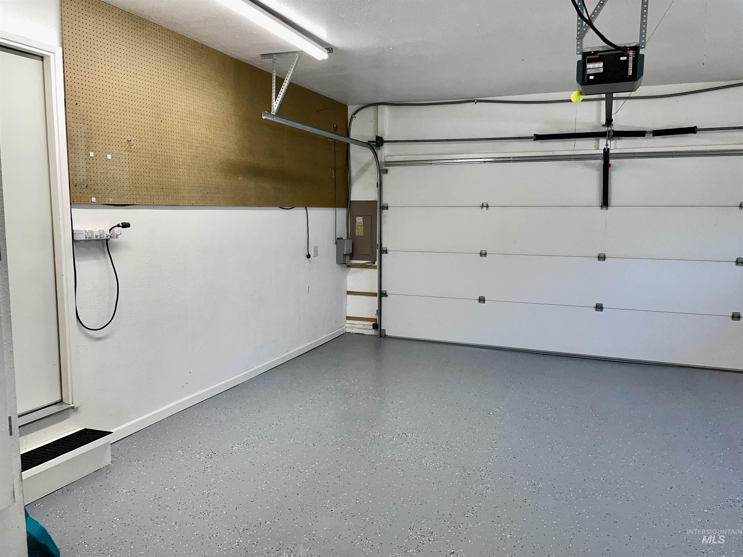 2321 Rolling Hills Dr., Clarkston, Washington 99403, 4 Bedrooms, 2 Bathrooms, Residential For Sale, Price $439,000, 98950784