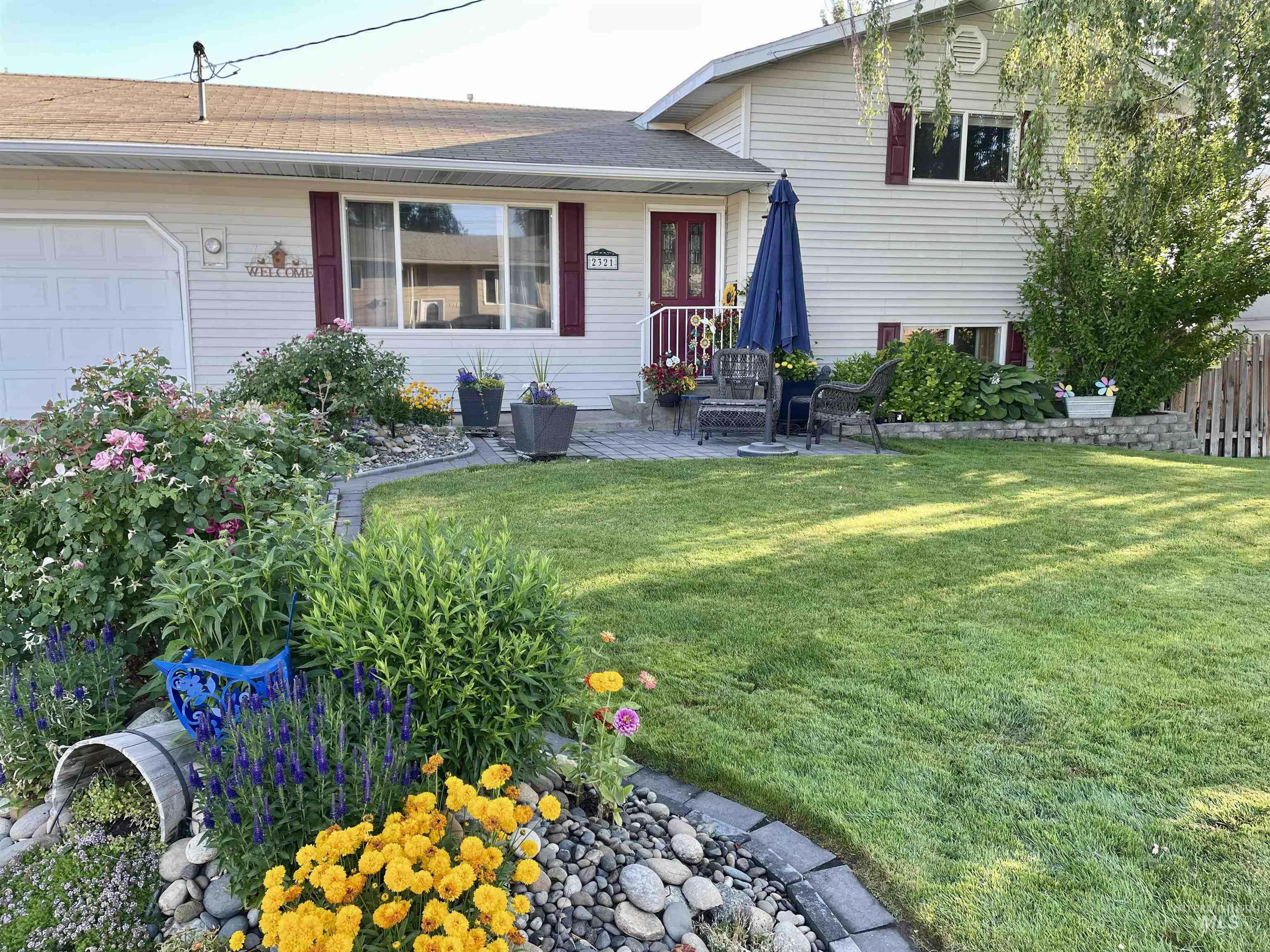 2321 Rolling Hills Dr., Clarkston, Washington 99403, 4 Bedrooms, 2 Bathrooms, Residential For Sale, Price $439,000, 98950784