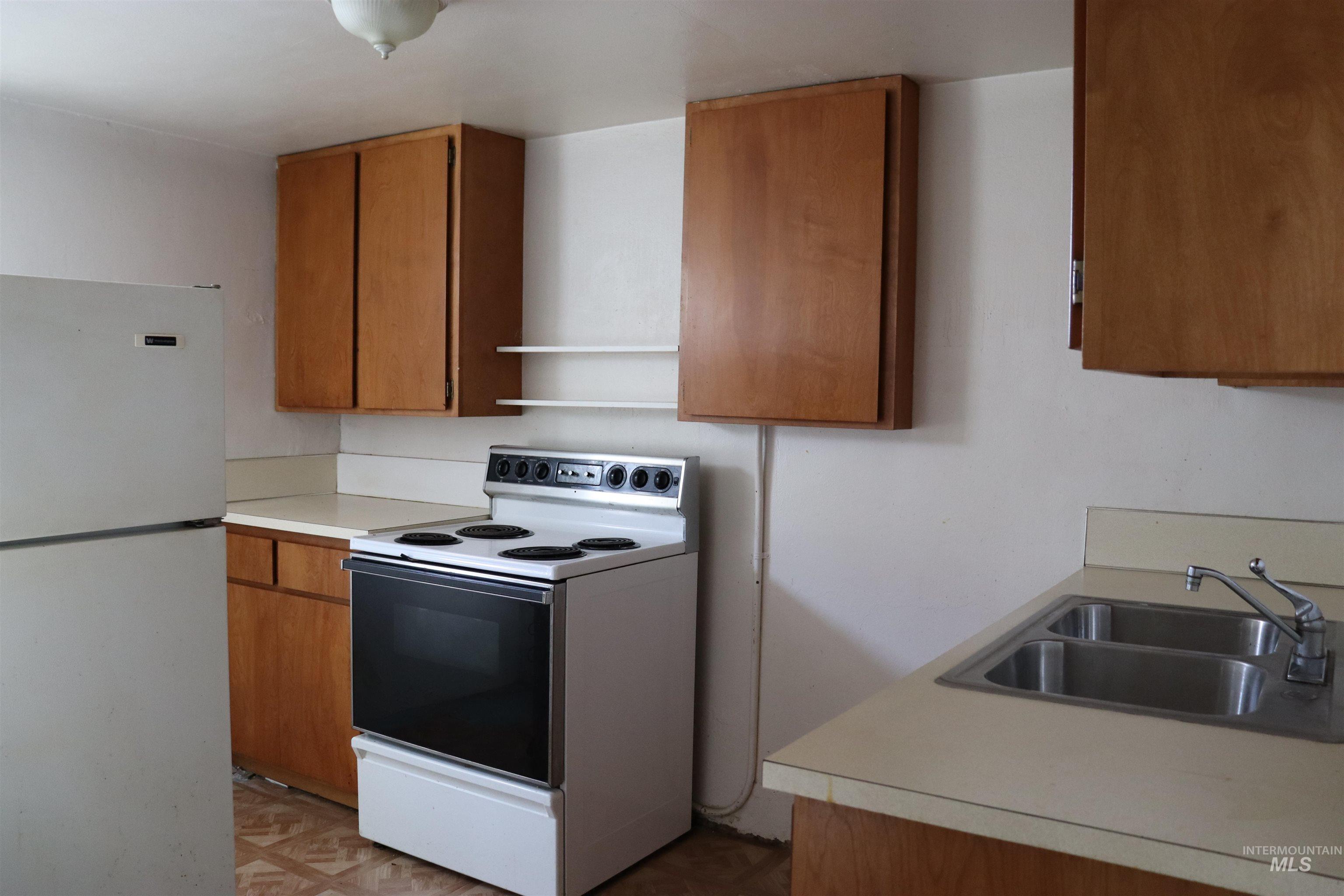 1811 17th Avenue, Lewiston, Idaho 83501, 2 Bedrooms, 1 Bathroom, Residential Income For Sale, Price $335,000, 98950809