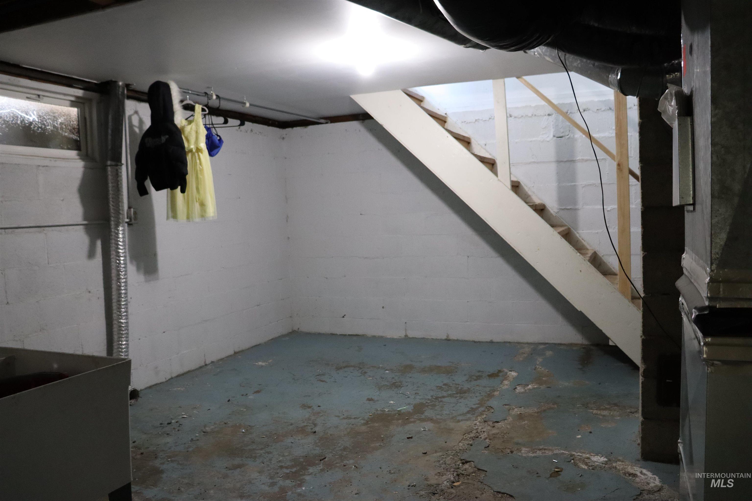 1811 17th Avenue, Lewiston, Idaho 83501, 2 Bedrooms, 1 Bathroom, Residential Income For Sale, Price $335,000, 98950809