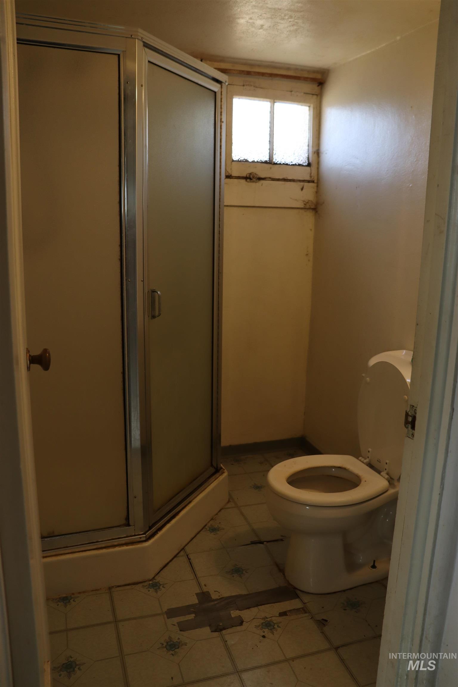 1811 17th Avenue, Lewiston, Idaho 83501, 2 Bedrooms, 1 Bathroom, Residential Income For Sale, Price $335,000, 98950809