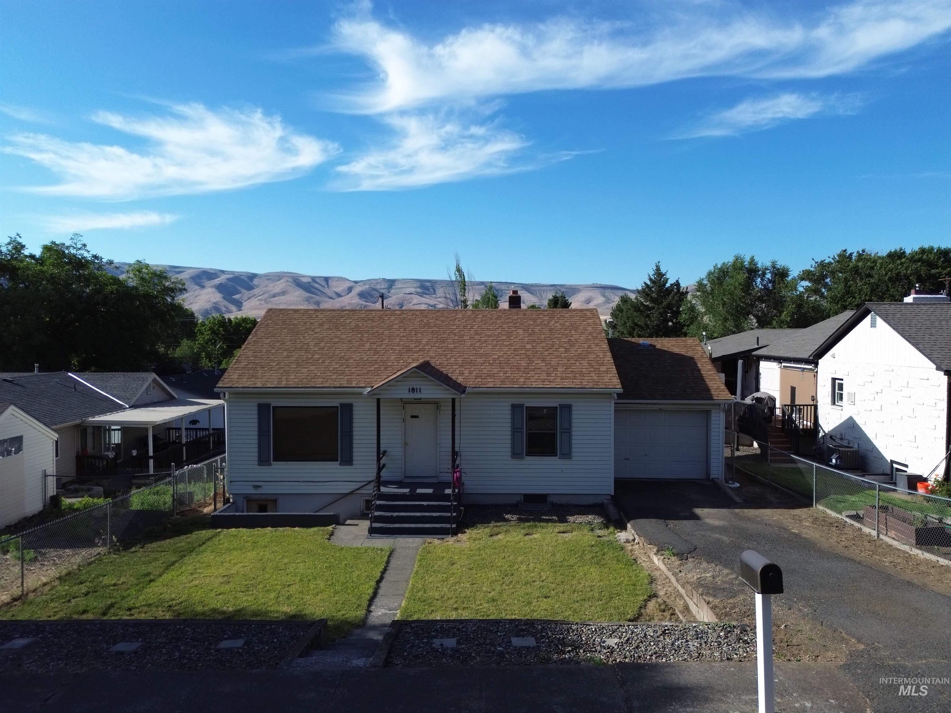1811 17th Avenue, Lewiston, Idaho 83501, 2 Bedrooms, 1 Bathroom, Residential Income For Sale, Price $335,000, 98950809