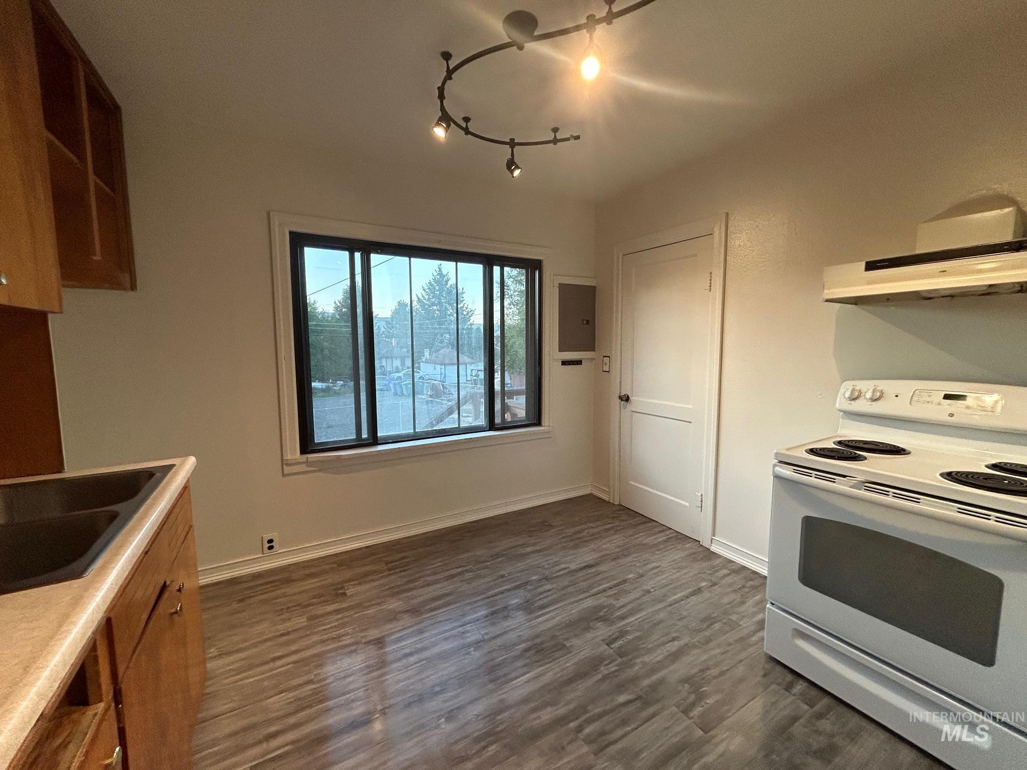 1811 17th Avenue, Lewiston, Idaho 83501, 2 Bedrooms, 1 Bathroom, Residential Income For Sale, Price $335,000, 98950809