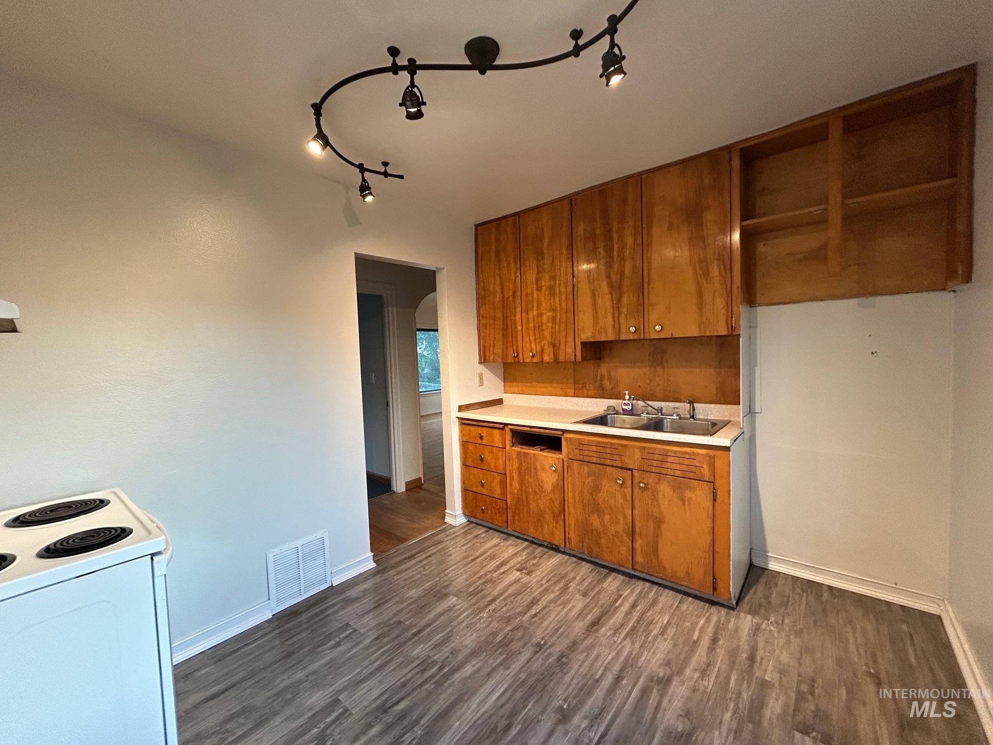 1811 17th Avenue, Lewiston, Idaho 83501, 2 Bedrooms, 1 Bathroom, Residential Income For Sale, Price $335,000, 98950809