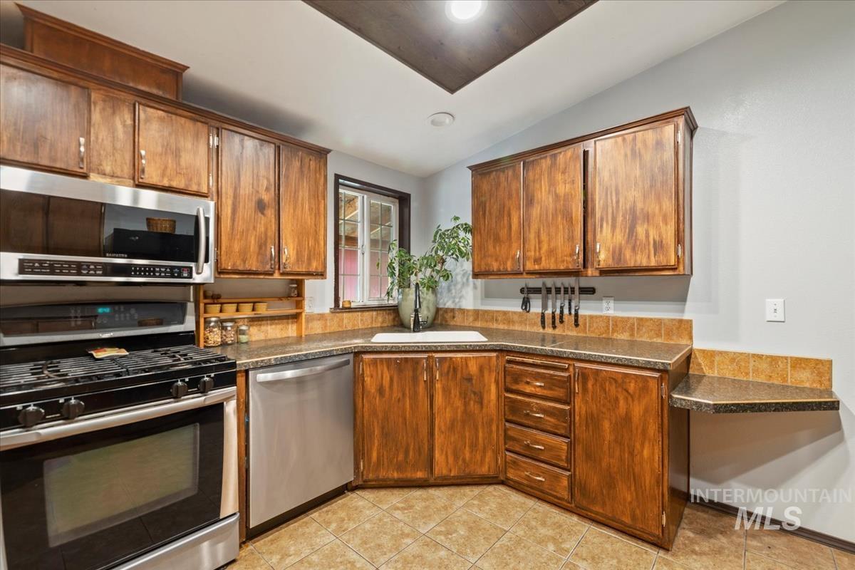 29 Rising Ln, Cascade, Idaho 83611, 3 Bedrooms, 2 Bathrooms, Residential For Sale, Price $540,000, 98950938