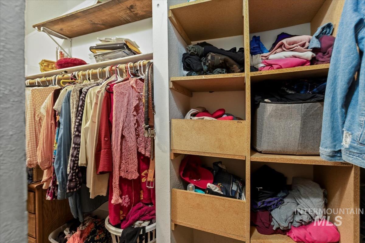 29 Rising Ln, Cascade, Idaho 83611, 3 Bedrooms, 2 Bathrooms, Residential For Sale, Price $540,000, 98950938