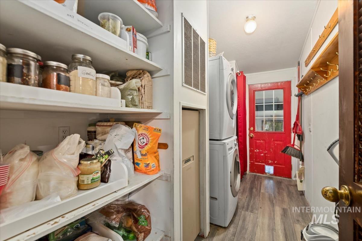 29 Rising Ln, Cascade, Idaho 83611, 3 Bedrooms, 2 Bathrooms, Residential For Sale, Price $540,000, 98950938