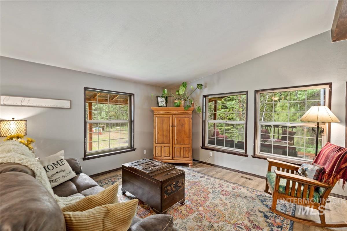 29 Rising Ln, Cascade, Idaho 83611, 3 Bedrooms, 2 Bathrooms, Residential For Sale, Price $540,000, 98950938