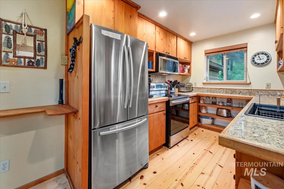 5 Huckleberry Rd., Garden Valley, Idaho 83622, 2 Bedrooms, 2 Bathrooms, Residential For Sale, Price $449,900, 98950944