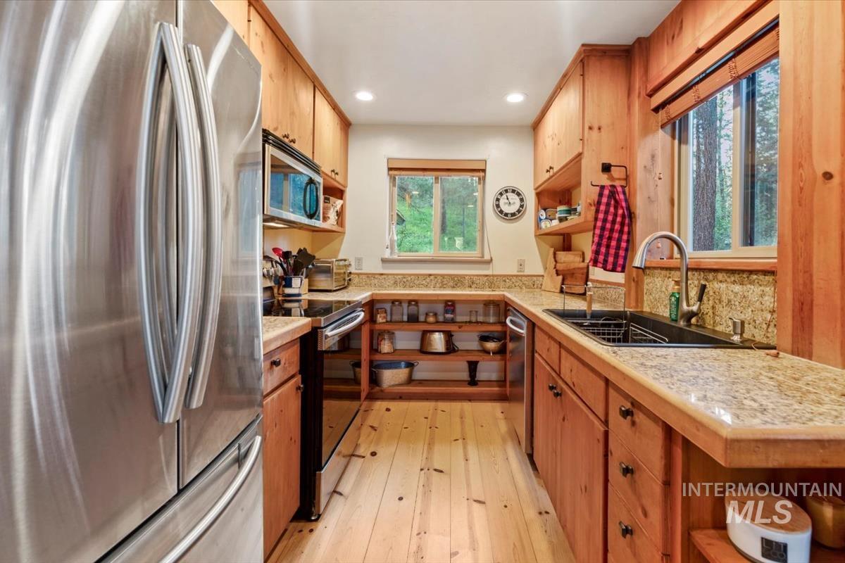 5 Huckleberry Rd., Garden Valley, Idaho 83622, 2 Bedrooms, 2 Bathrooms, Residential For Sale, Price $449,900, 98950944