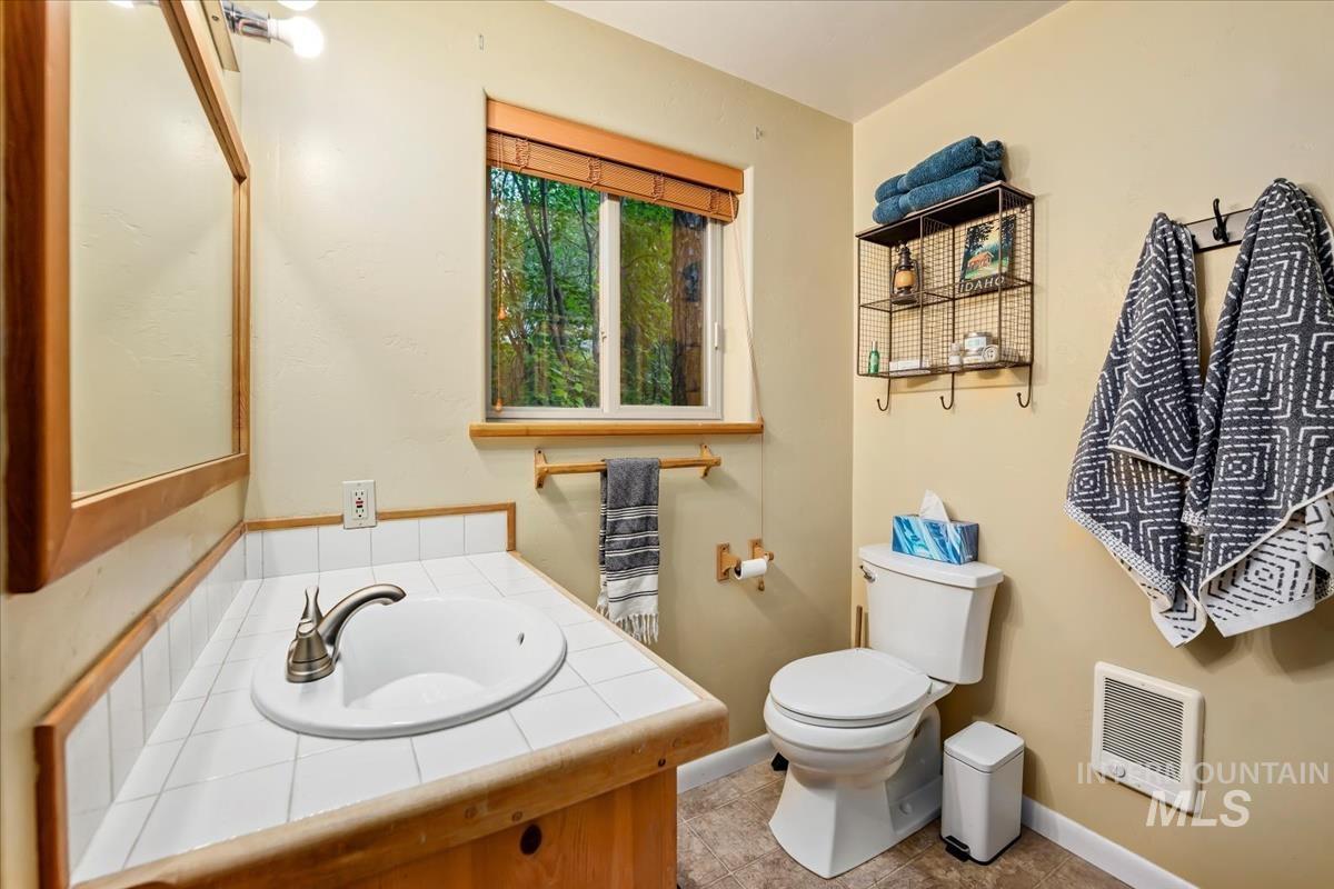 5 Huckleberry Rd., Garden Valley, Idaho 83622, 2 Bedrooms, 2 Bathrooms, Residential For Sale, Price $449,900, 98950944