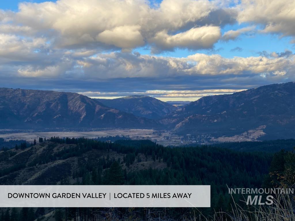 5 Huckleberry Rd., Garden Valley, Idaho 83622, 2 Bedrooms, 2 Bathrooms, Residential For Sale, Price $449,900, 98950944