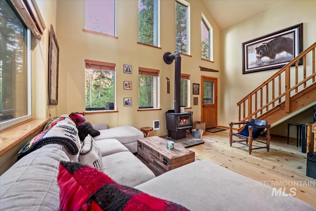 5 Huckleberry Rd., Garden Valley, Idaho 83622, 2 Bedrooms, 2 Bathrooms, Residential For Sale, Price $449,900, 98950944