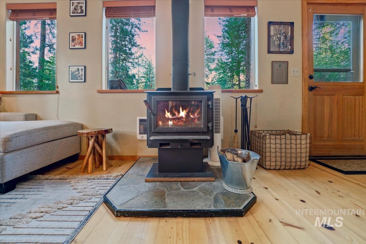 5 Huckleberry Rd., Garden Valley, Idaho 83622, 2 Bedrooms, 2 Bathrooms, Residential For Sale, Price $449,900, 98950944