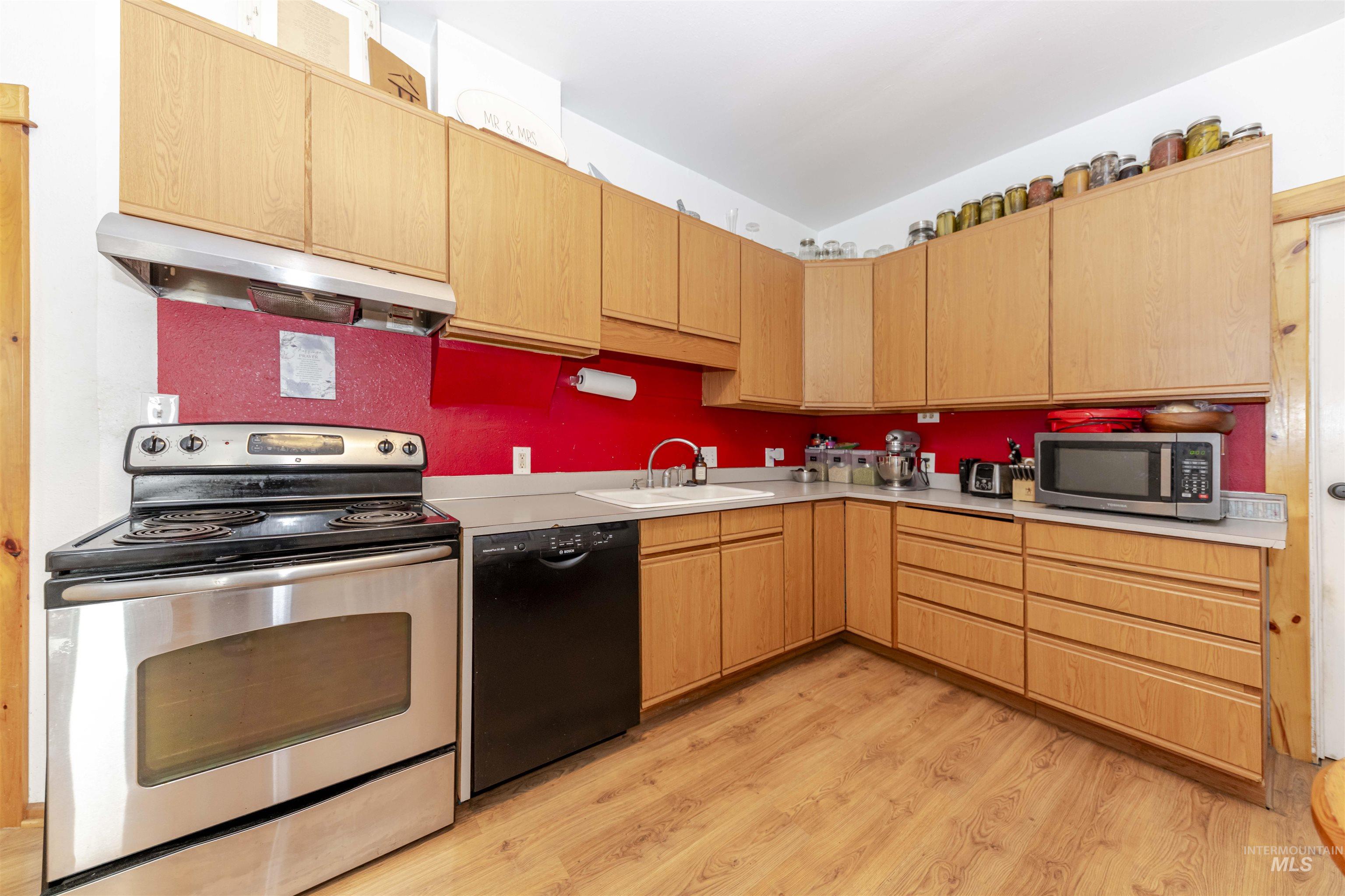 1318 McCarroll Street, Clarkston, Washington 99403, 2 Bedrooms, 1 Bathroom, Residential For Sale, Price $320,000, 98950972