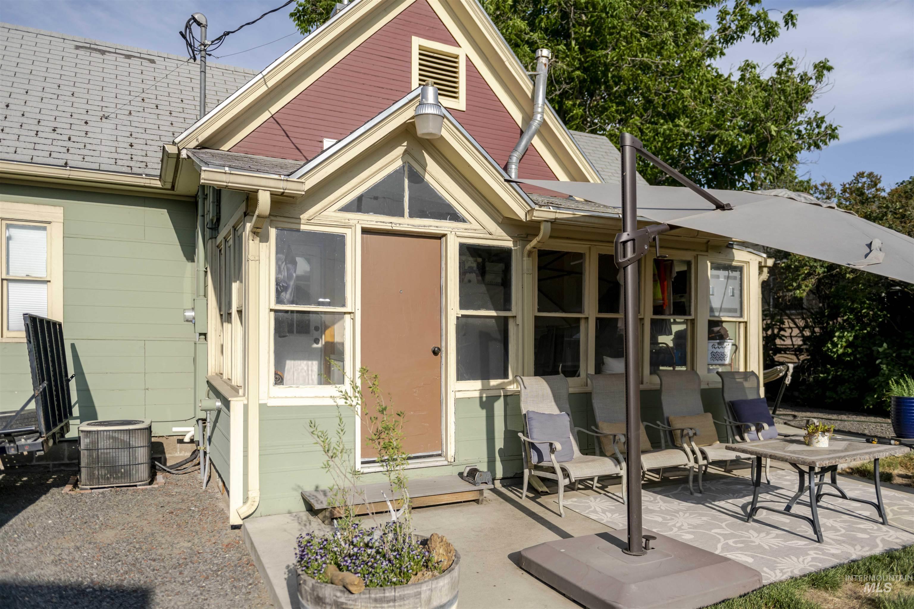 1318 McCarroll Street, Clarkston, Washington 99403, 2 Bedrooms, 1 Bathroom, Residential For Sale, Price $320,000, 98950972