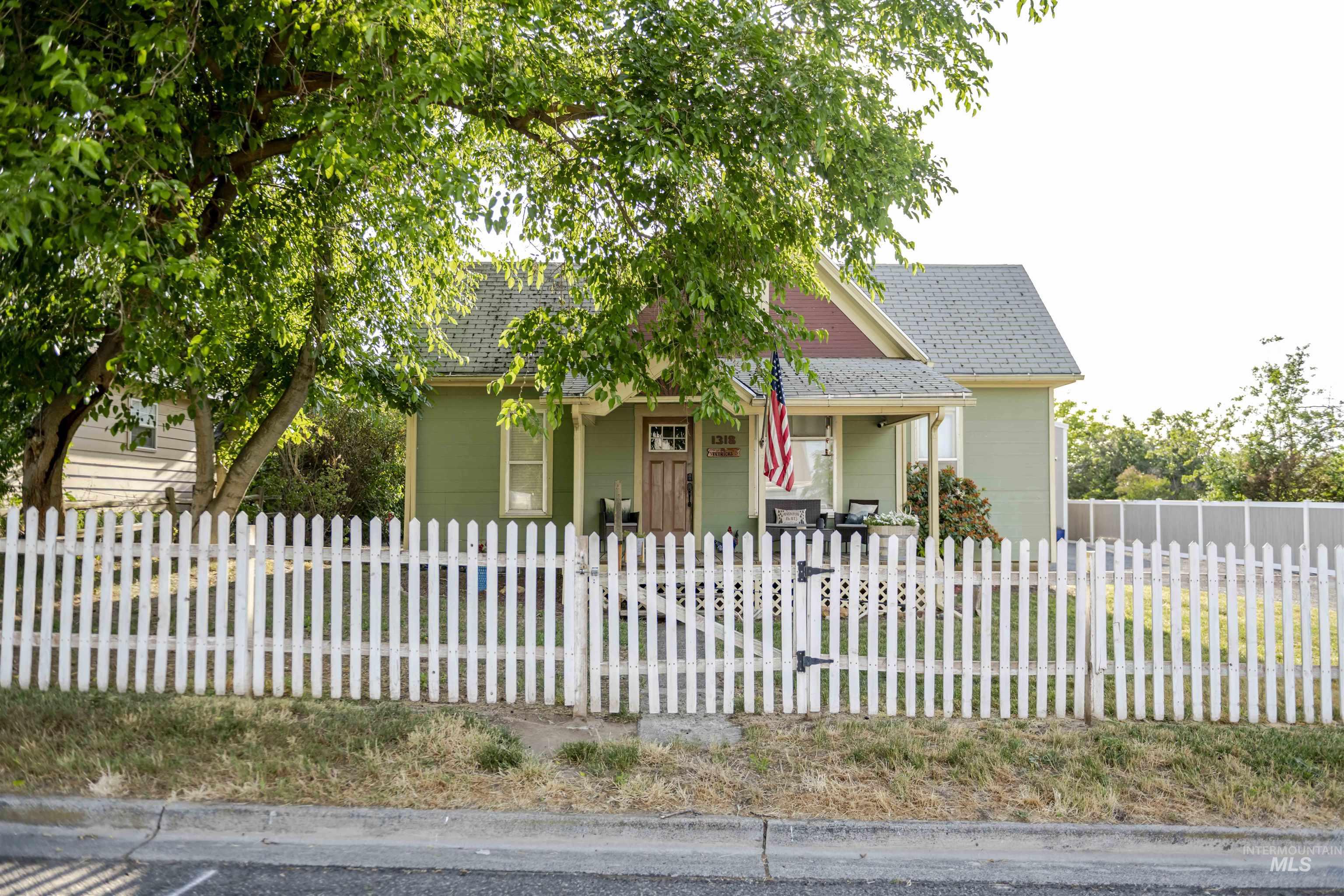 1318 McCarroll Street, Clarkston, Washington 99403, 2 Bedrooms, 1 Bathroom, Residential For Sale, Price $320,000, 98950972