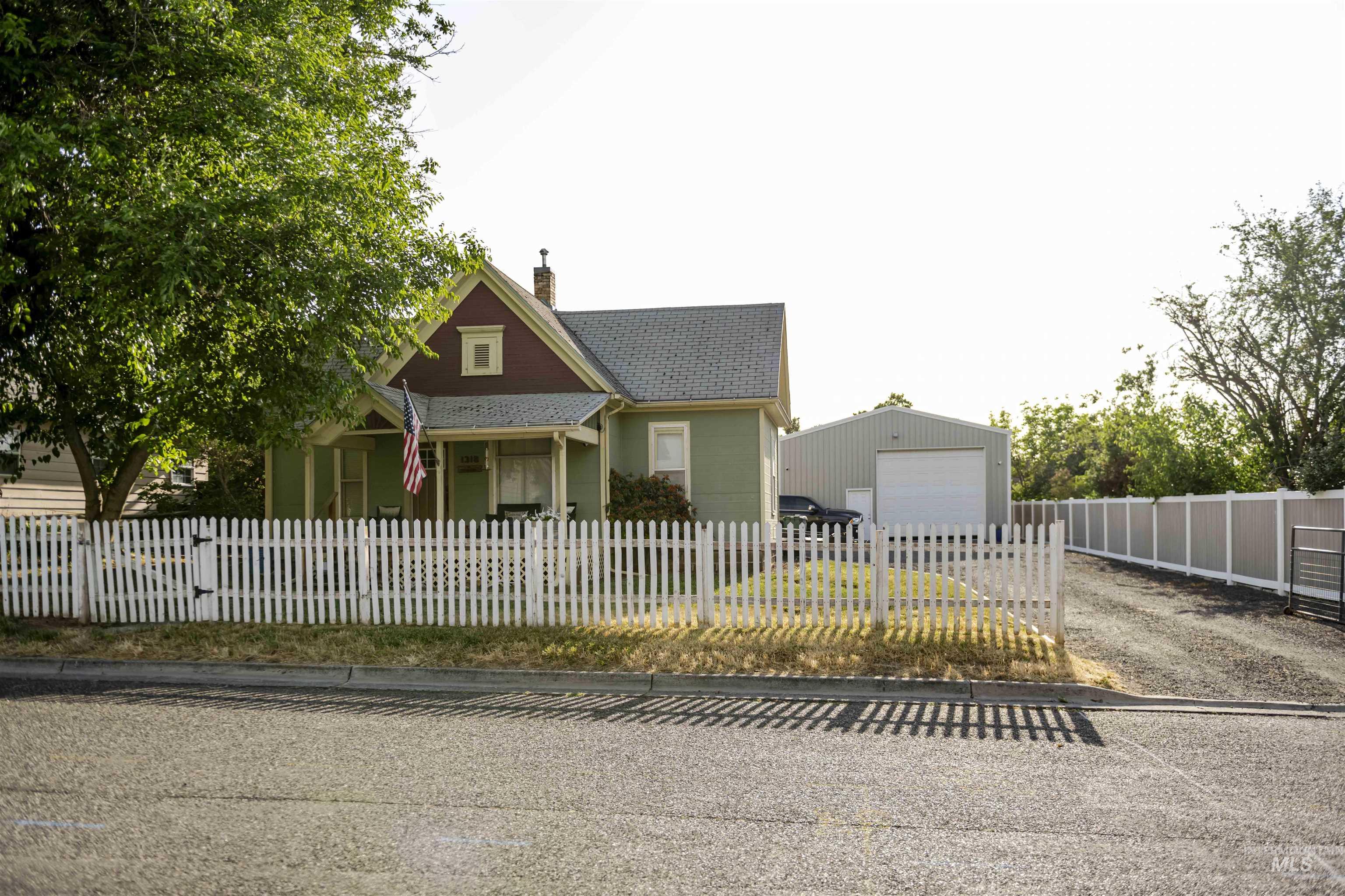1318 McCarroll Street, Clarkston, Washington 99403, 2 Bedrooms, 1 Bathroom, Residential For Sale, Price $320,000, 98950972